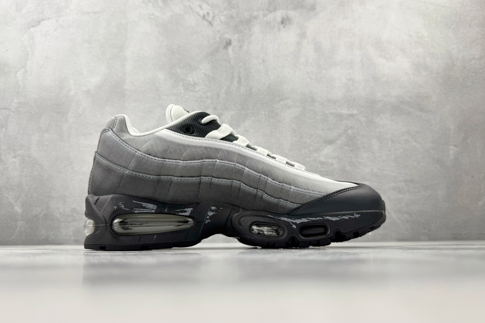 口碑神作 Nike Air Max 95 灰色 II7404-100 口碑神作 Nike Air Max 95 灰色 II7404-100
