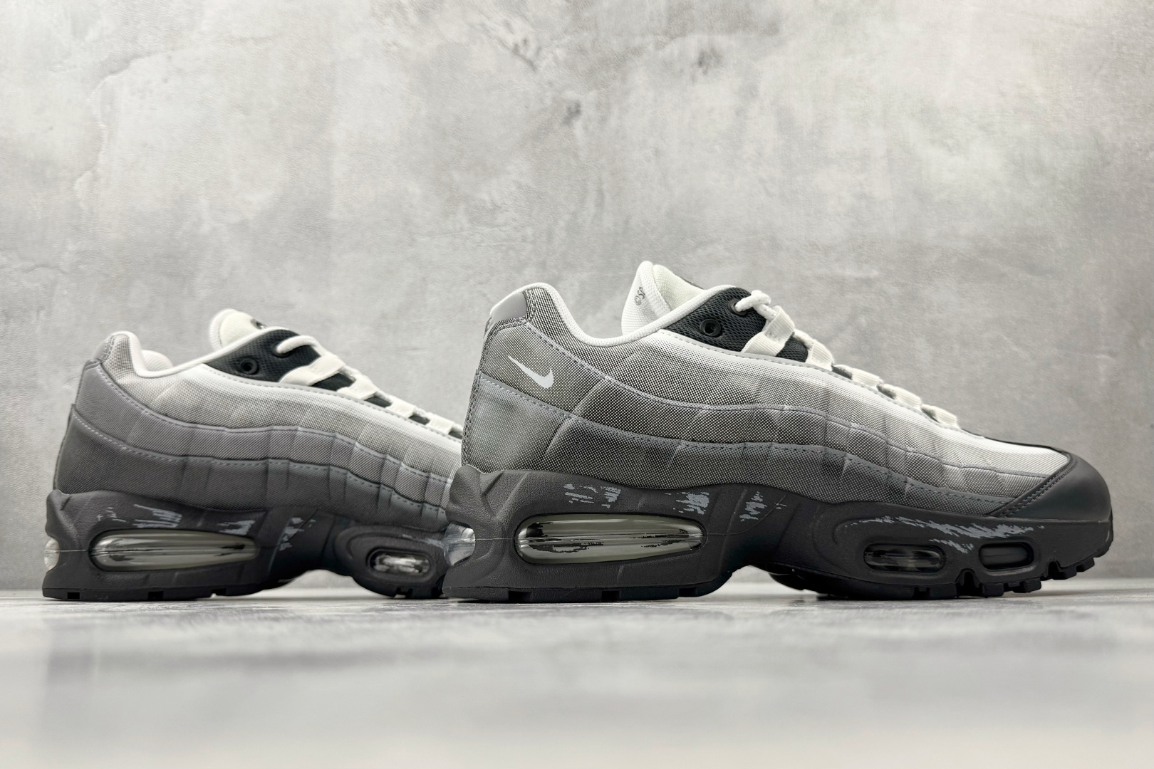 口碑神作 Nike Air Max 95 灰色 II7404-100 口碑神作 Nike Air Max 95 灰色 II7404-100