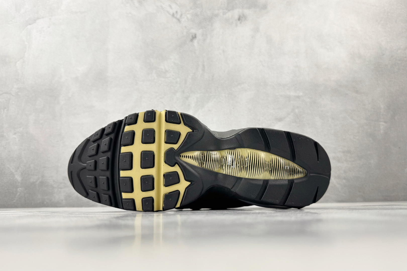 平台专供 Nike Air Max 95 黑色 IB7682-002 平台专供 Nike Air Max 95 黑色 IB7682-002