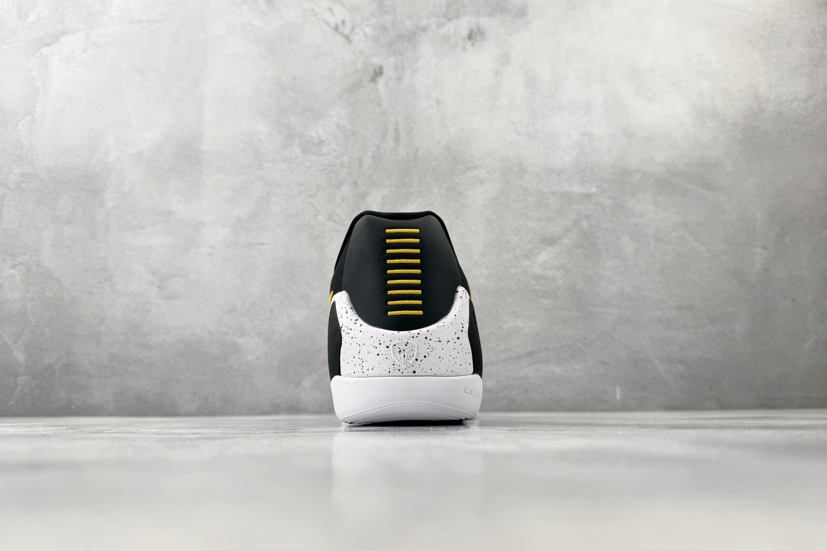 顶级完美复刻 Nike Kobe 9 EM Low Protro 黑金色 IH1401-002 顶级完美复刻 Nike Kobe 9 EM Low Protro 黑金色 IH1401-002