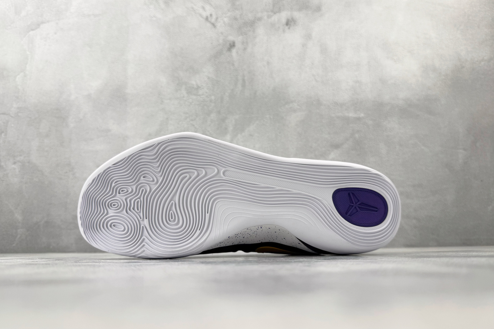 顶级完美复刻 Nike Kobe 9 EM Low Protro 黑金色 IH1401-002 顶级完美复刻 Nike Kobe 9 EM Low Protro 黑金色 IH1401-002
