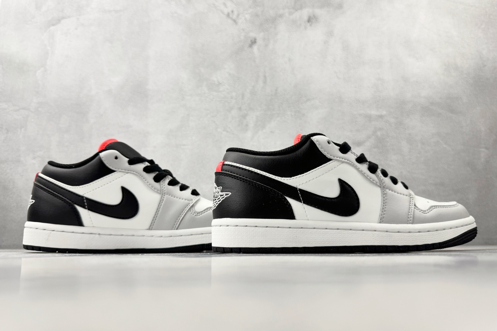 平台爆款 Jordan Air Jordan 1白黑色 553558-045 平台爆款 Jordan Air Jordan 1白黑色 553558-045