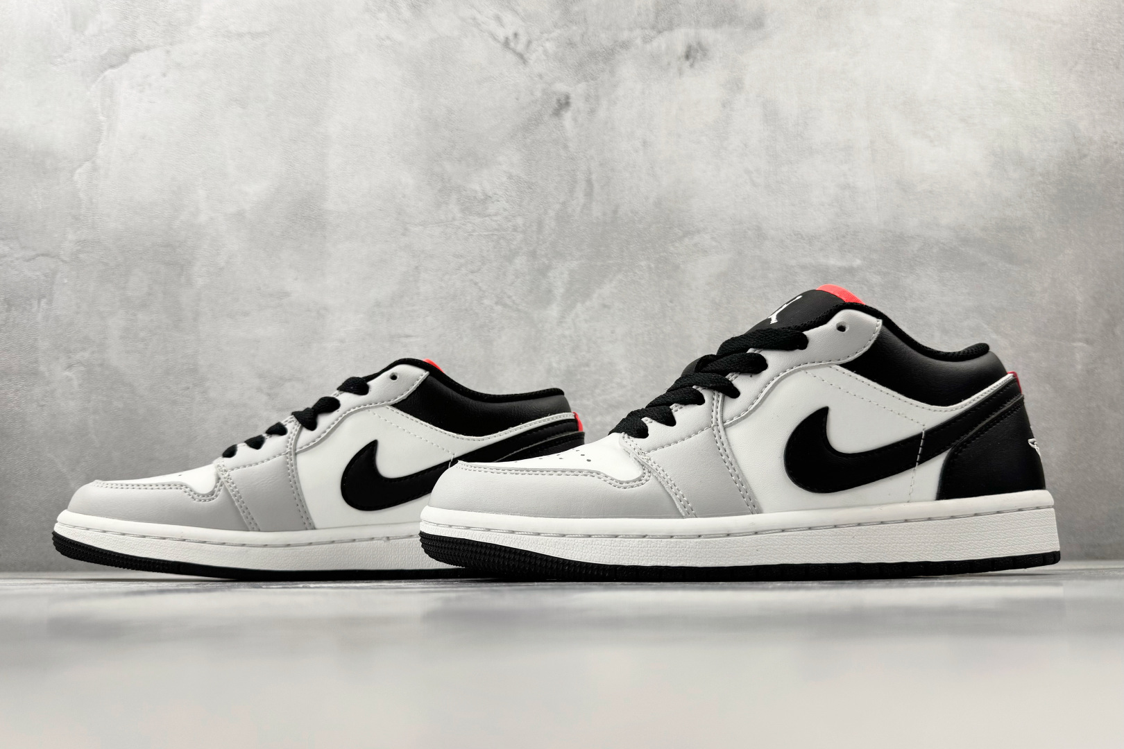 平台爆款 Jordan Air Jordan 1白黑色 553558-045 平台爆款 Jordan Air Jordan 1白黑色 553558-045