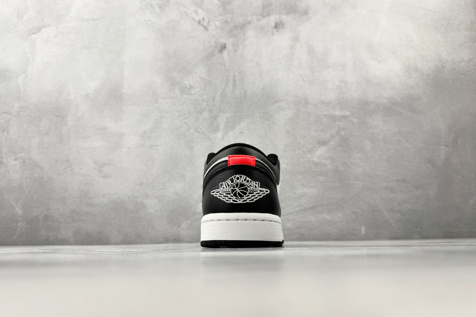 平台爆款 Jordan Air Jordan 1白黑色 553558-045 平台爆款 Jordan Air Jordan 1白黑色 553558-045