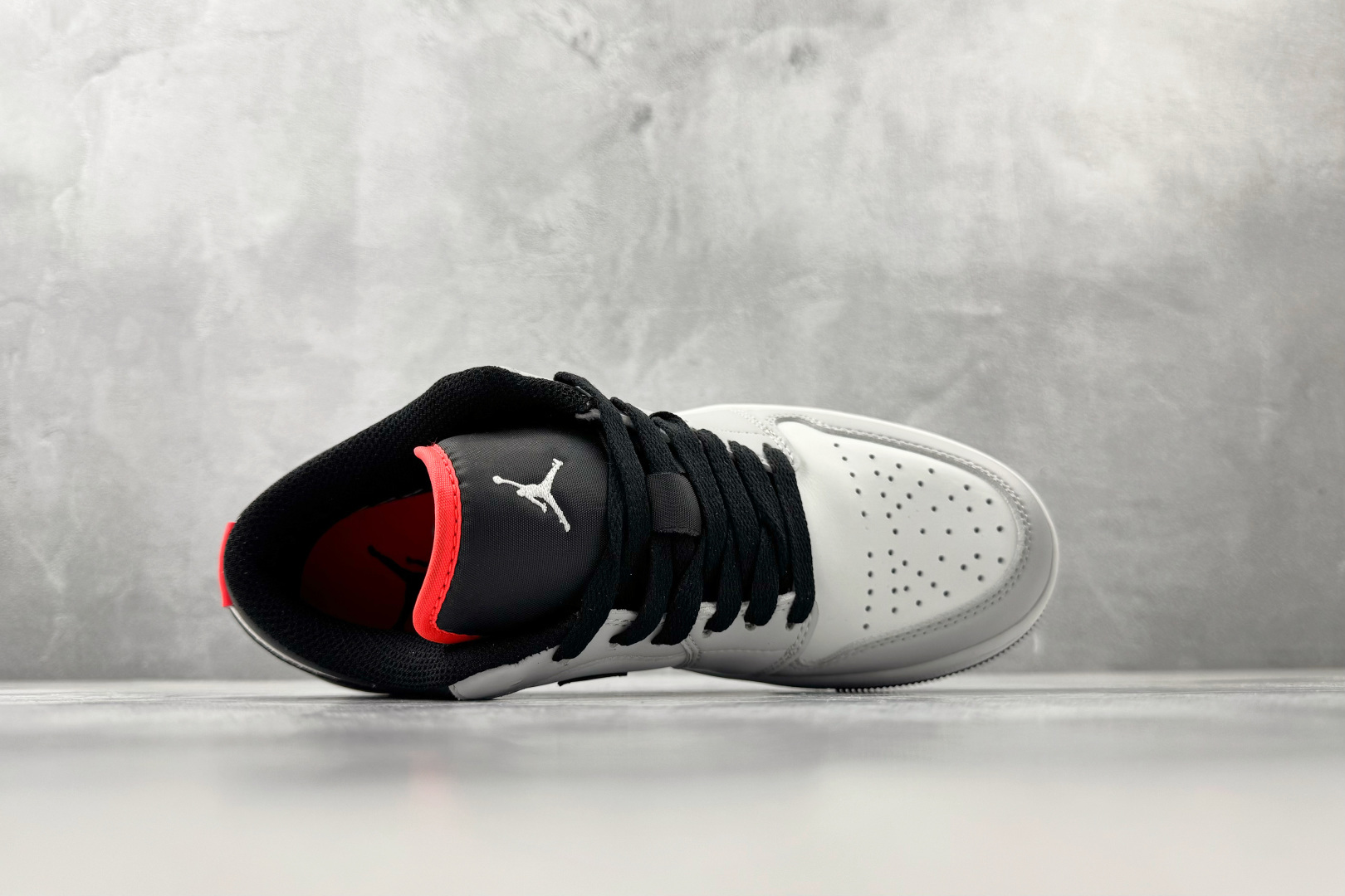 平台爆款 Jordan Air Jordan 1白黑色 553558-045 平台爆款 Jordan Air Jordan 1白黑色 553558-045