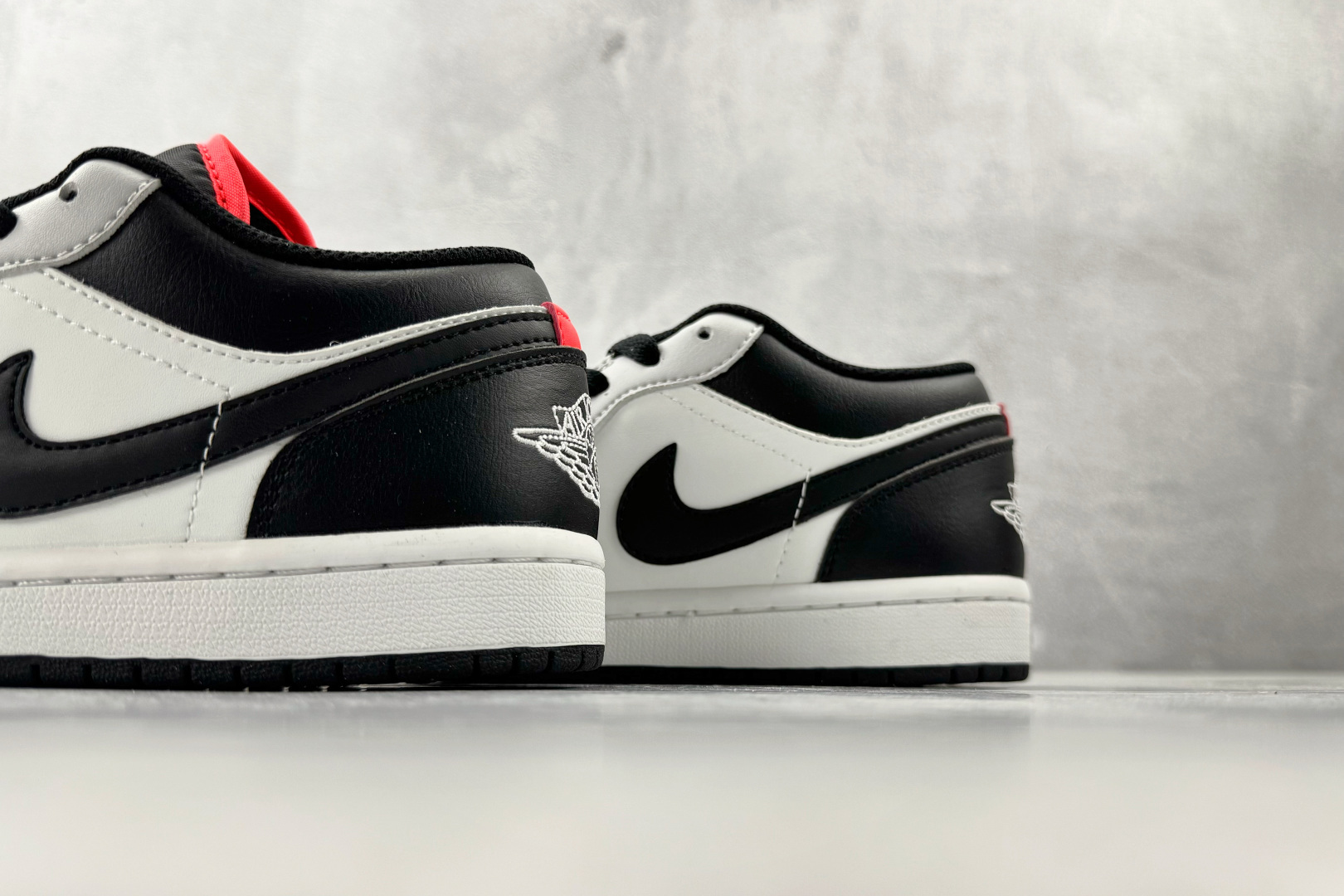 平台爆款 Jordan Air Jordan 1白黑色 553558-045 平台爆款 Jordan Air Jordan 1白黑色 553558-045