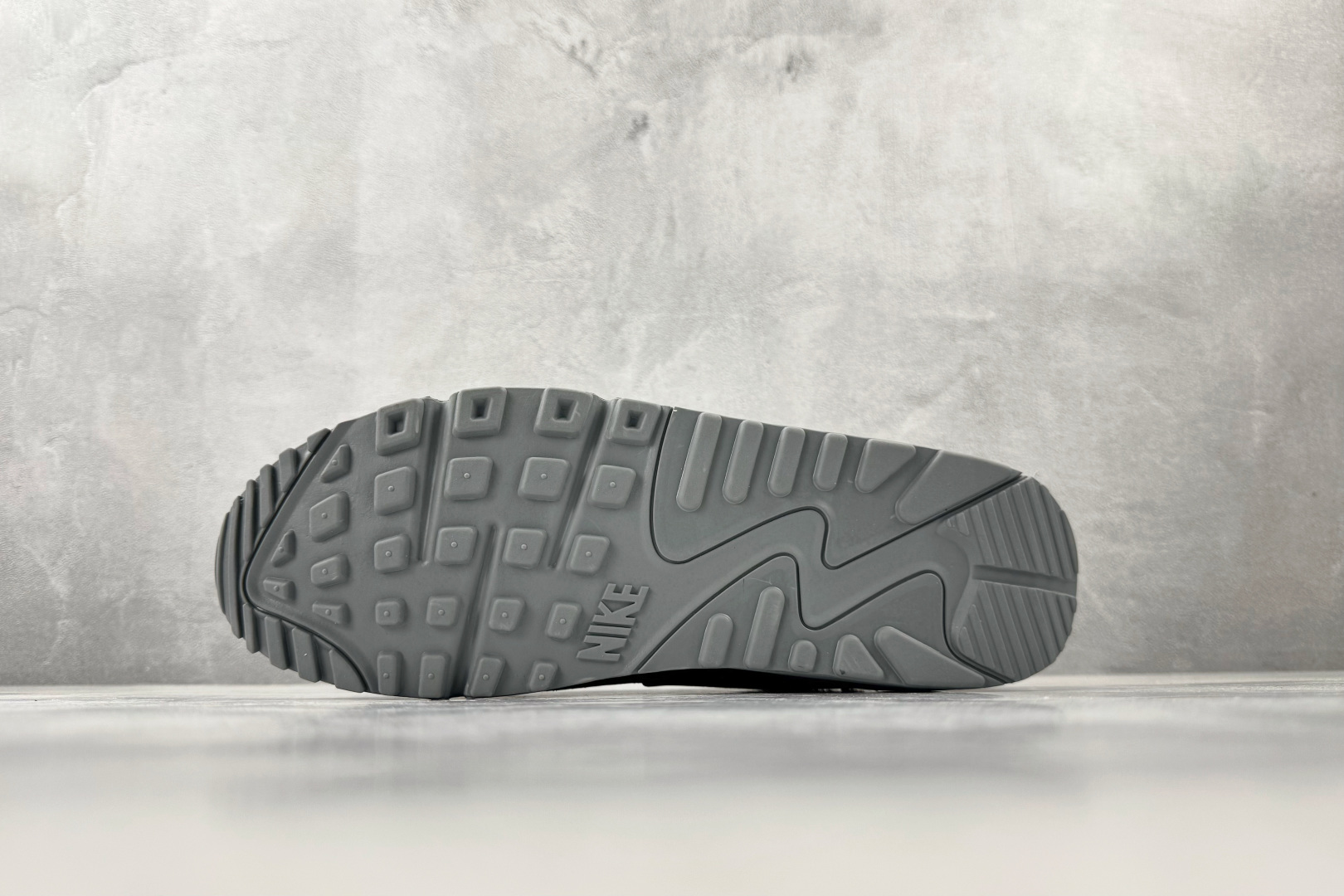 Max 原版开发 Nike Air Max 90 黑灰色货号：IM5989-010尺码：39 40 40