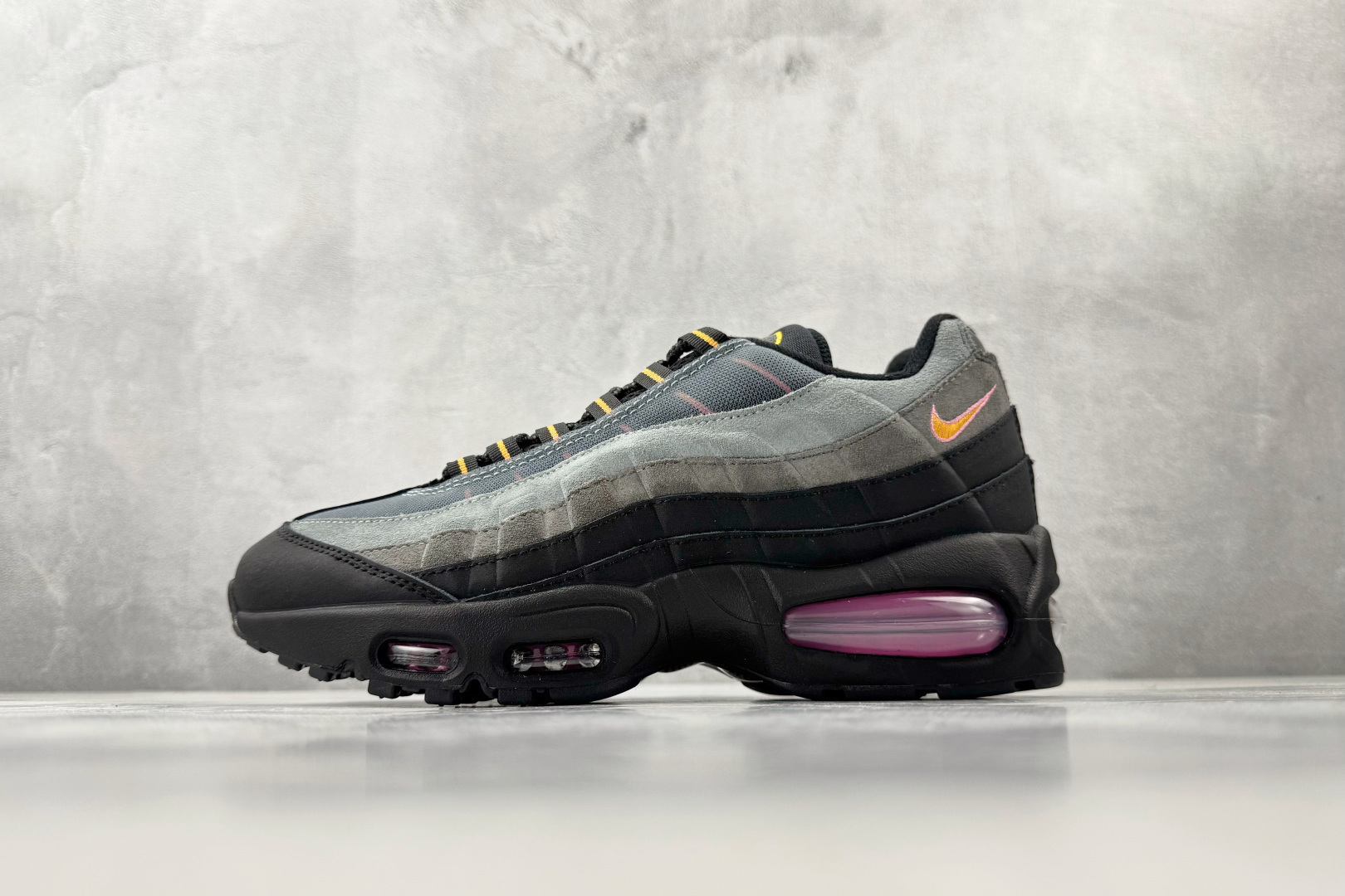 XP 平台专供 Nike Air Max 95 OG Sundial 黑色货号：IB7683-001尺码