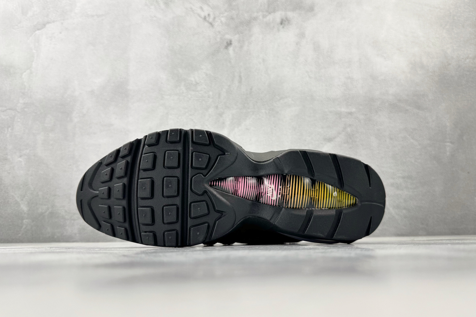 XP 平台专供 Nike Air Max 95 OG Sundial 黑色货号：IB7683-001尺码