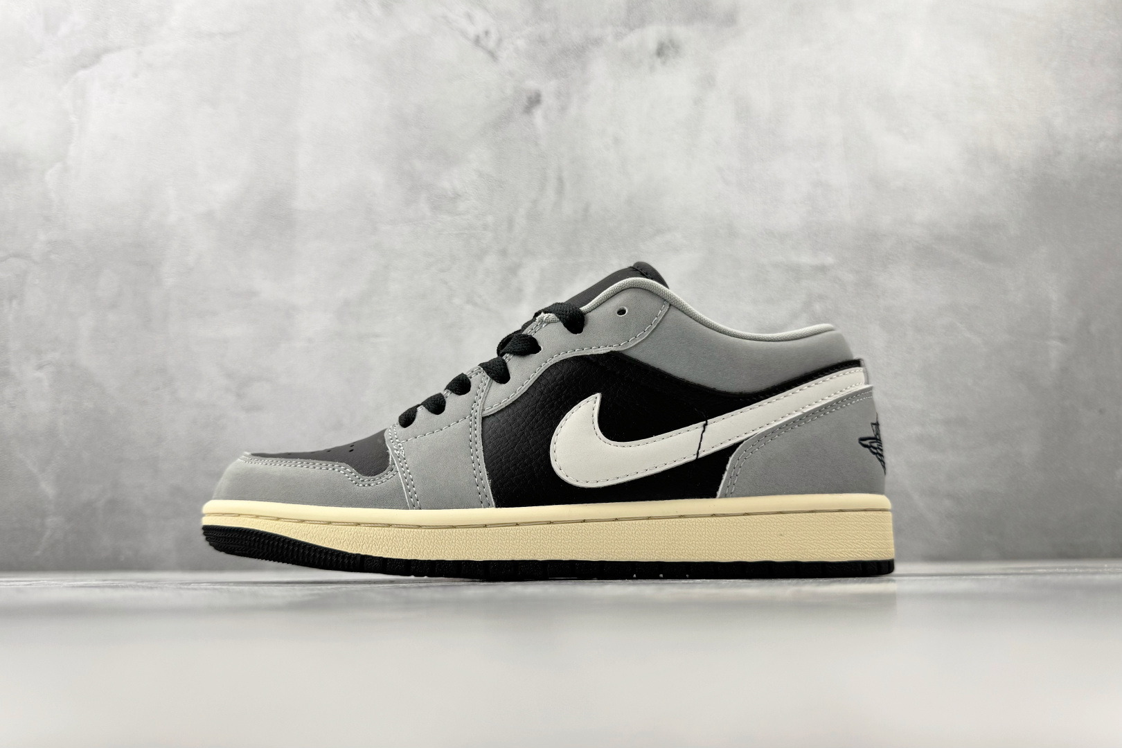 平台爆款 Jordan Air Jordan 1 黑灰 HQ2010-012 平台爆款 Jordan Air Jordan 1 黑灰 HQ2010-012