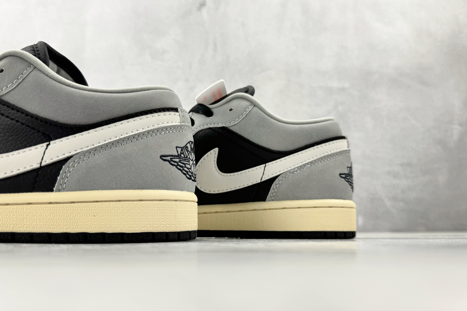 平台爆款 Jordan Air Jordan 1 黑灰 HQ2010-012 平台爆款 Jordan Air Jordan 1 黑灰 HQ2010-012