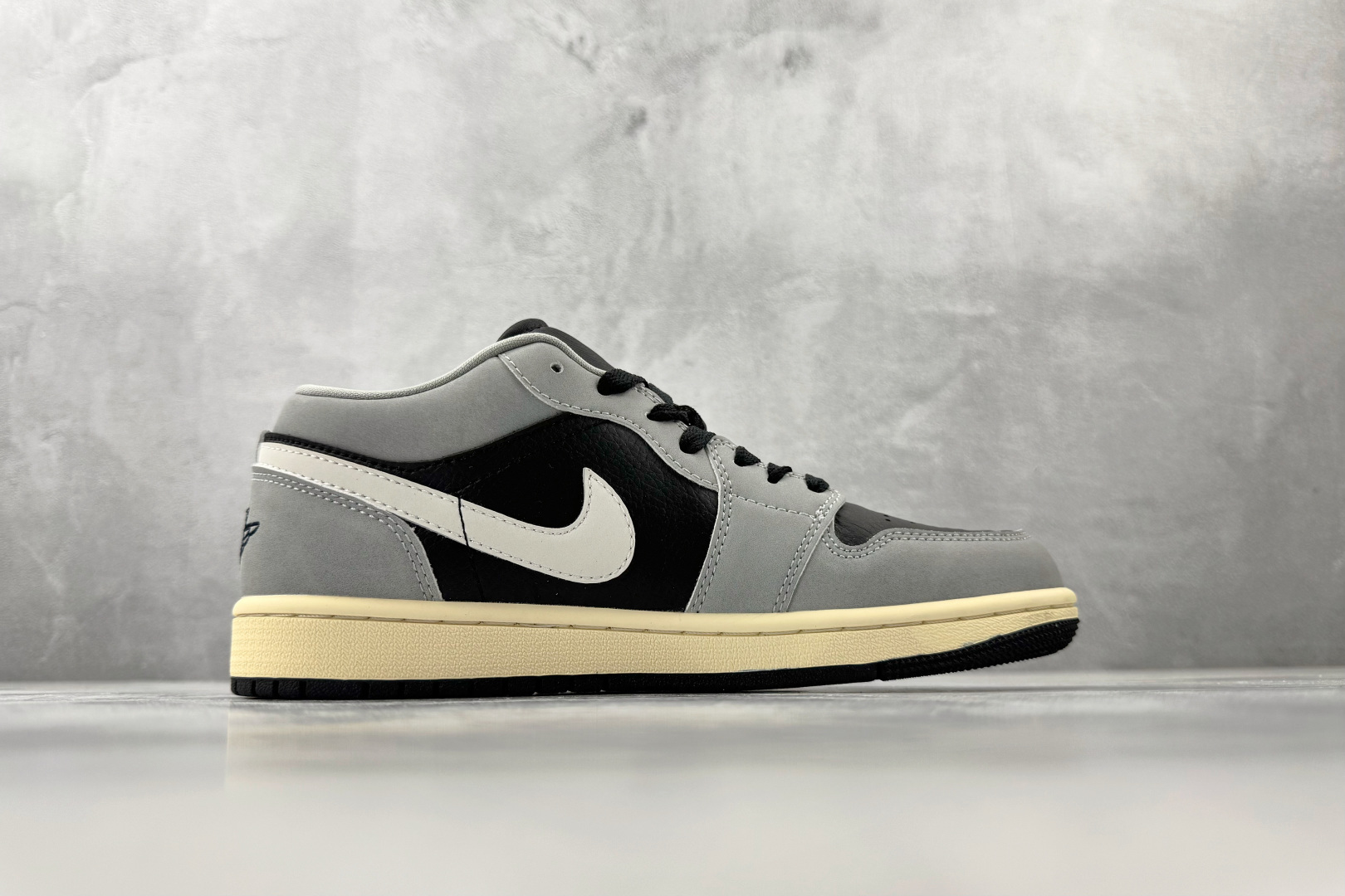 平台爆款 Jordan Air Jordan 1 黑灰 HQ2010-012 平台爆款 Jordan Air Jordan 1 黑灰 HQ2010-012