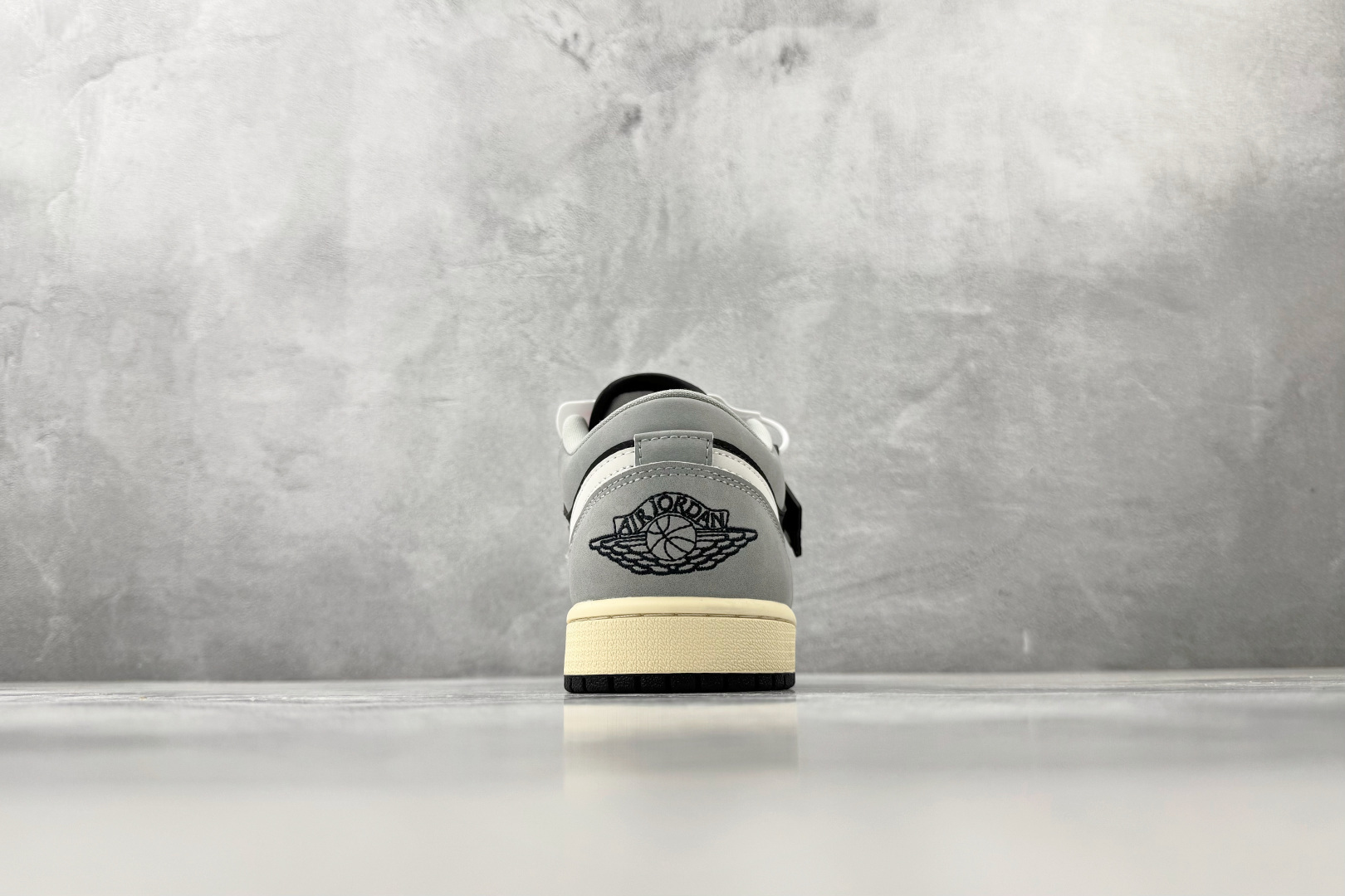 平台爆款 Jordan Air Jordan 1 黑灰 HQ2010-012 平台爆款 Jordan Air Jordan 1 黑灰 HQ2010-012