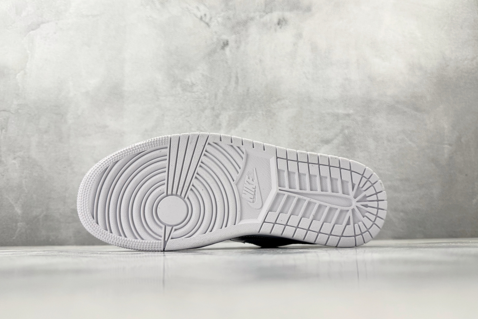 综合版 Jordan Air Jordan 1 白色 IQ9381-100 综合版 Jordan Air Jordan 1 白色 IQ9381-100