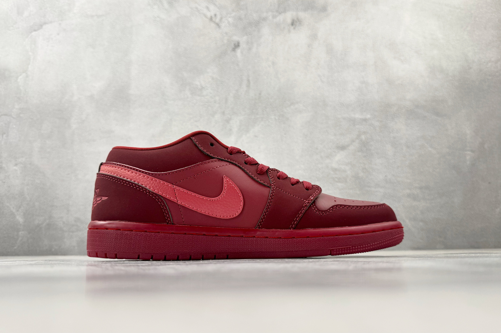 平台爆款 Jordan Air Jordan 1 口红印花 IB7012-600 平台爆款 Jordan Air Jordan 1 口红印花 IB7012-600