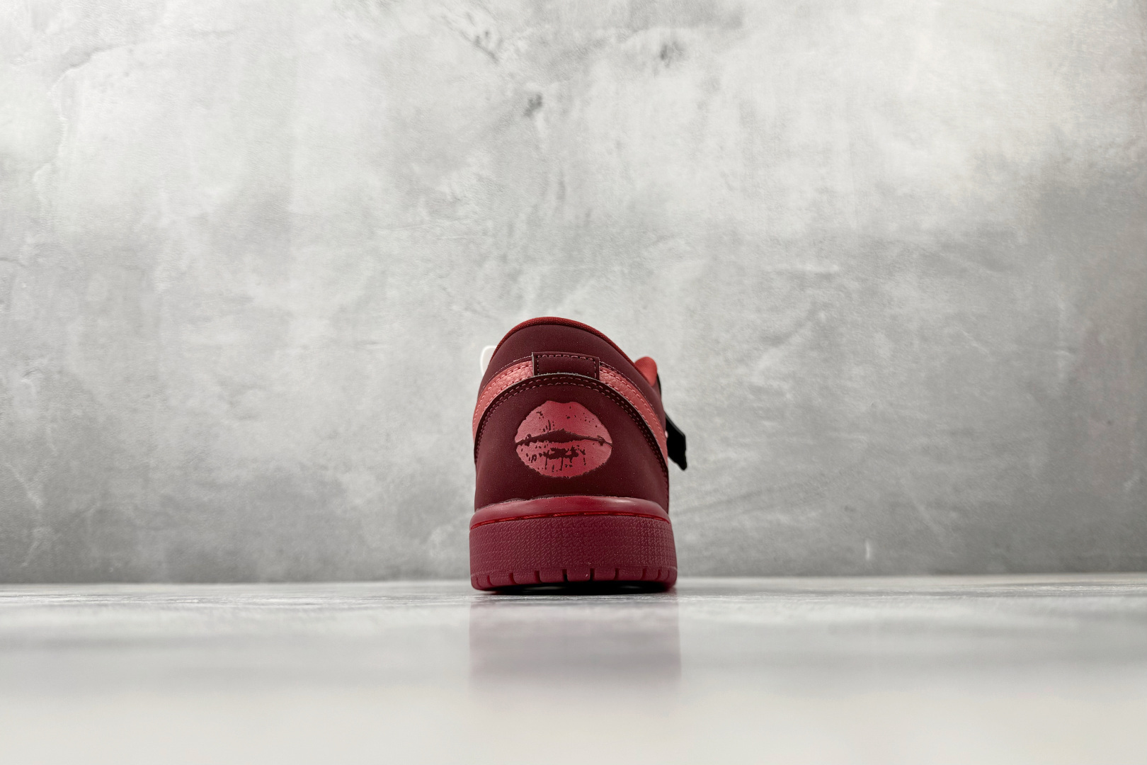 平台爆款 Jordan Air Jordan 1 口红印花 IB7012-600 平台爆款 Jordan Air Jordan 1 口红印花 IB7012-600