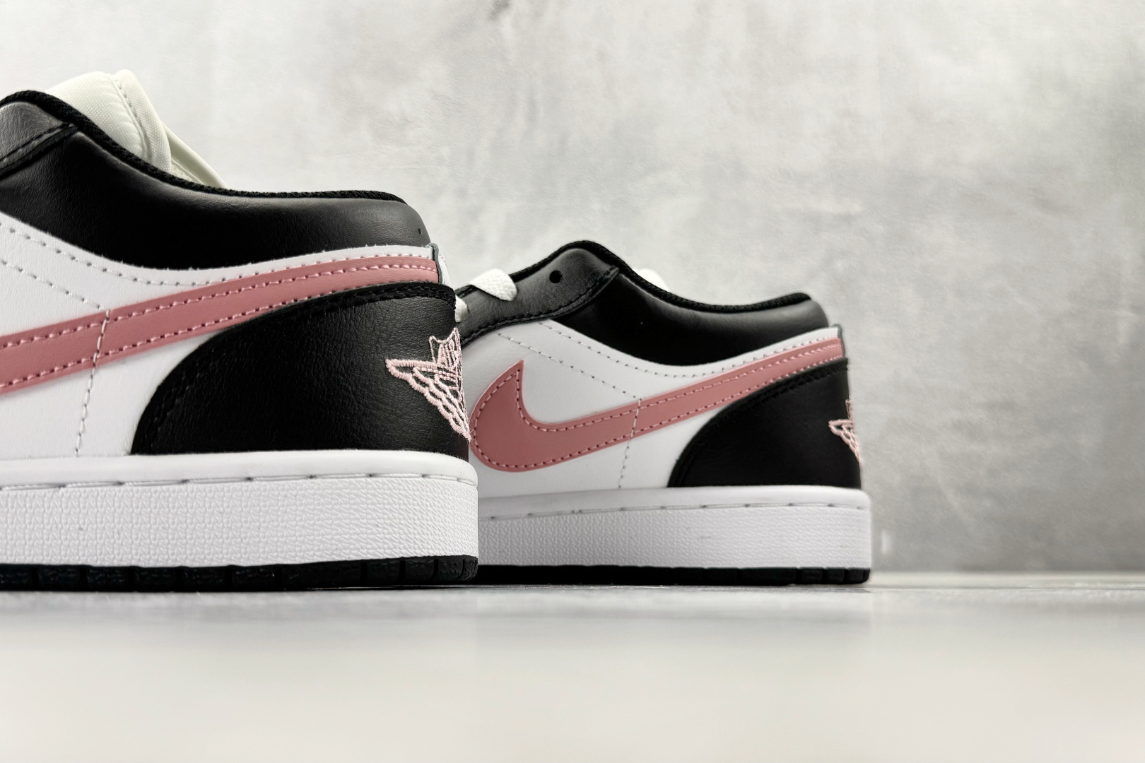 平台爆款 Jordan Air Jordan 1 黑粉 553558-165 平台爆款 Jordan Air Jordan 1 黑粉 553558-165