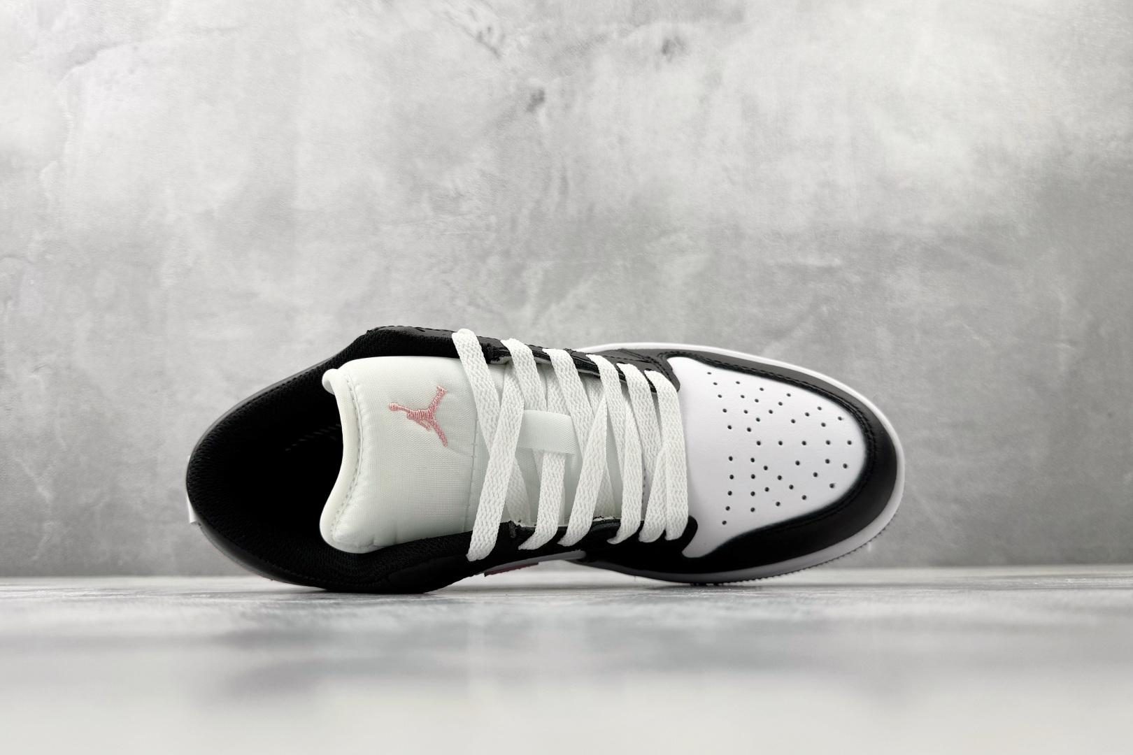 平台爆款 Jordan Air Jordan 1 黑粉 553558-165 平台爆款 Jordan Air Jordan 1 黑粉 553558-165