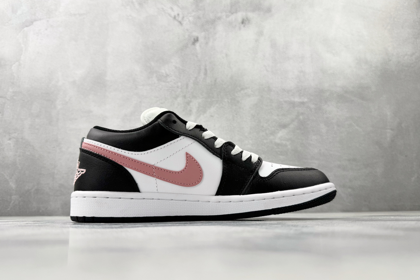 平台爆款 Jordan Air Jordan 1 黑粉 553558-165 平台爆款 Jordan Air Jordan 1 黑粉 553558-165