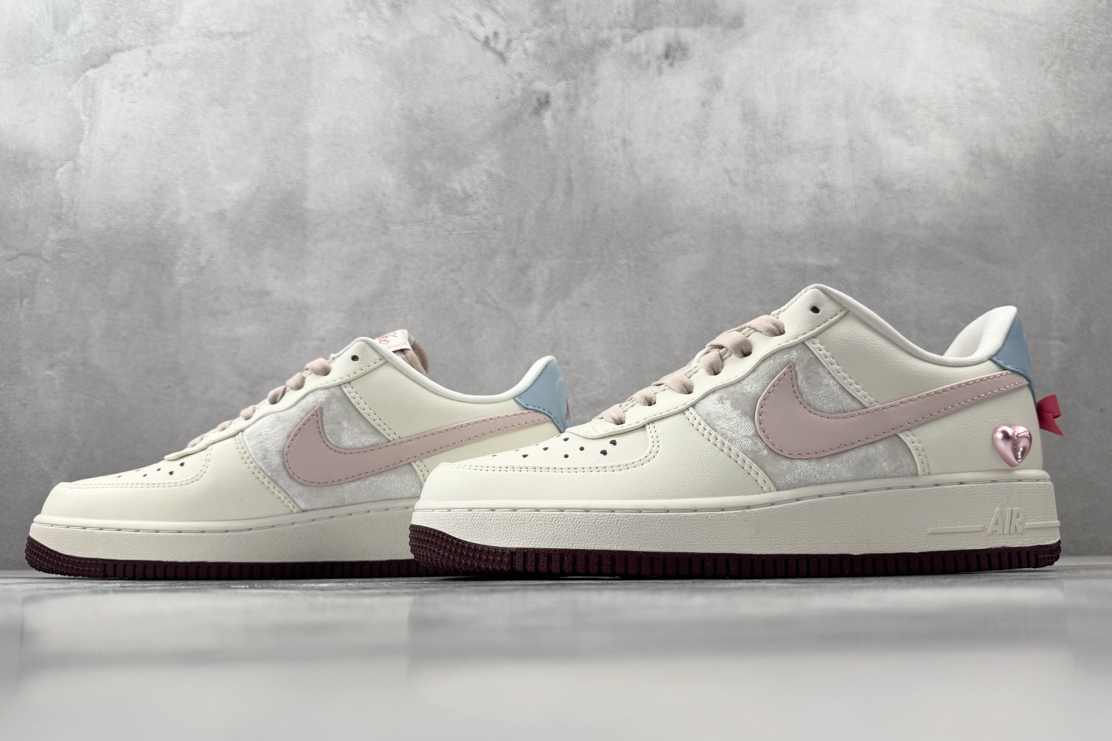 口碑之作 Nike Air Force 1 '07 ”Valentine’s Day” 情人节限定情侣款 白粉色 IQ4937-161 口碑之作 Nike Air Force 1 '07 ”Valentine’s Day” 情人节限定情侣款 白粉色 IQ4937-161
