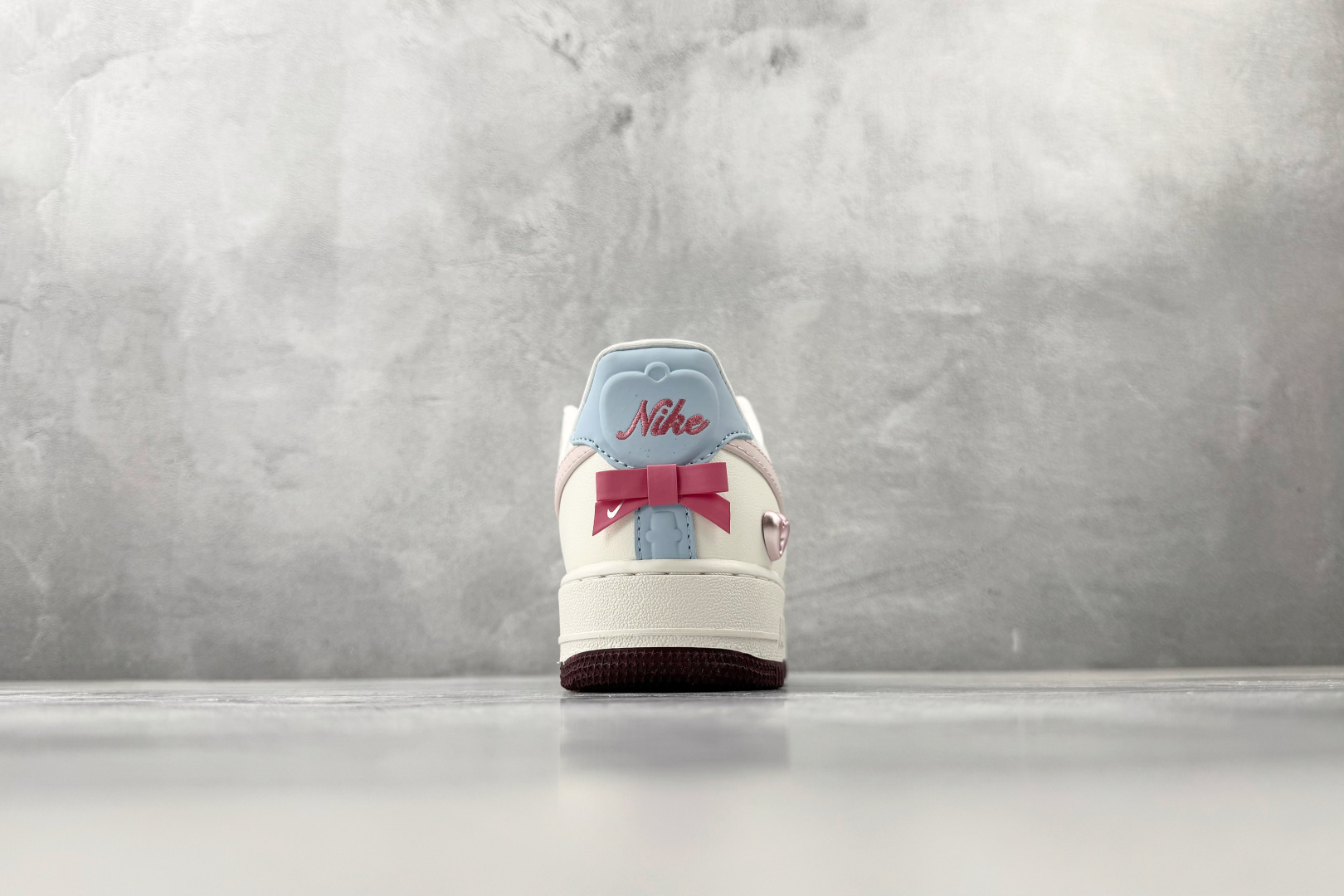 口碑之作 Nike Air Force 1 '07 ”Valentine’s Day” 情人节限定情侣款 白粉色 IQ4937-161 口碑之作 Nike Air Force 1 '07 ”Valentine’s Day” 情人节限定情侣款 白粉色 IQ4937-161