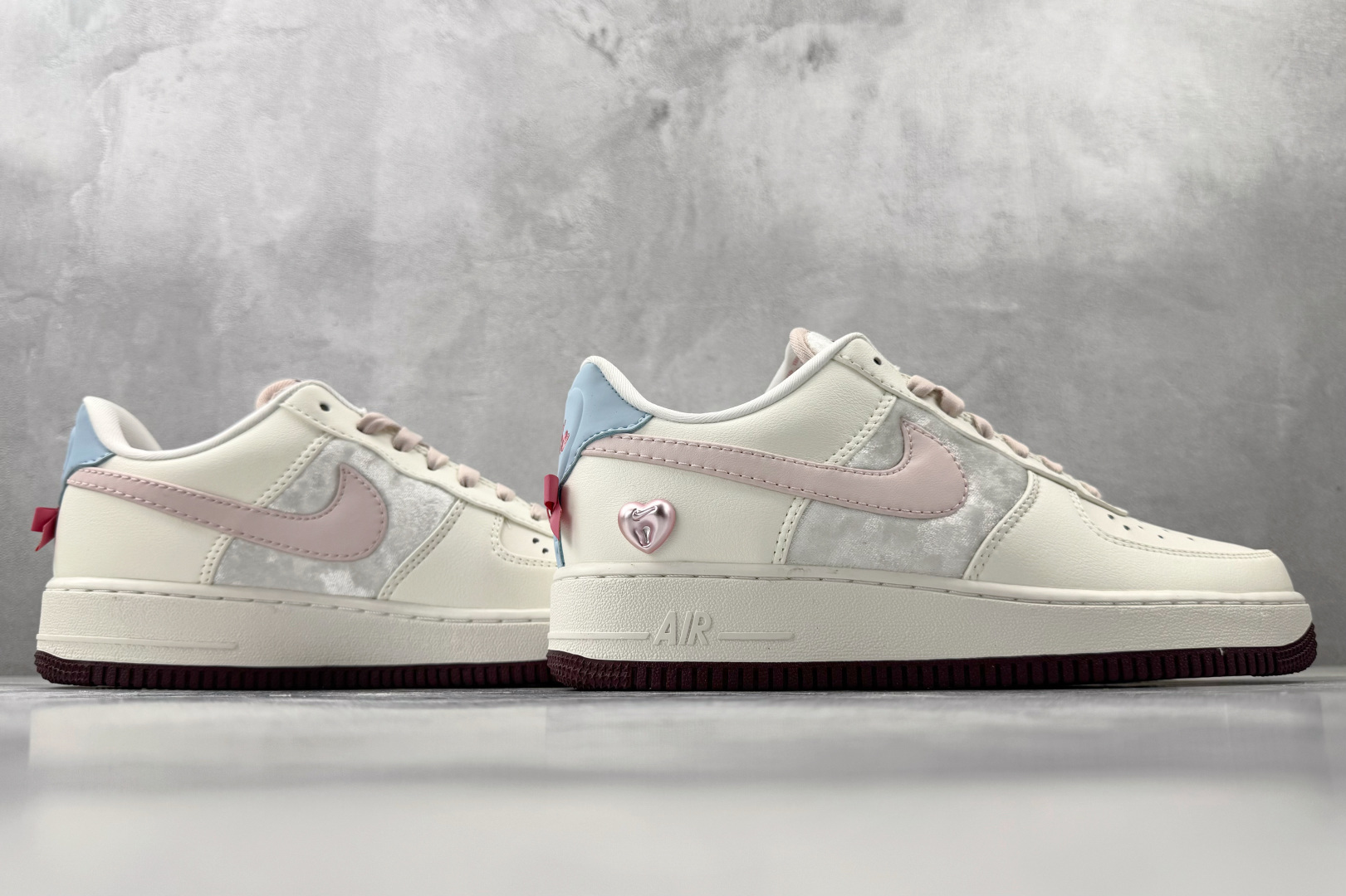 口碑之作 Nike Air Force 1 '07 ”Valentine’s Day” 情人节限定情侣款 白粉色 IQ4937-161 口碑之作 Nike Air Force 1 '07 ”Valentine’s Day” 情人节限定情侣款 白粉色 IQ4937-161