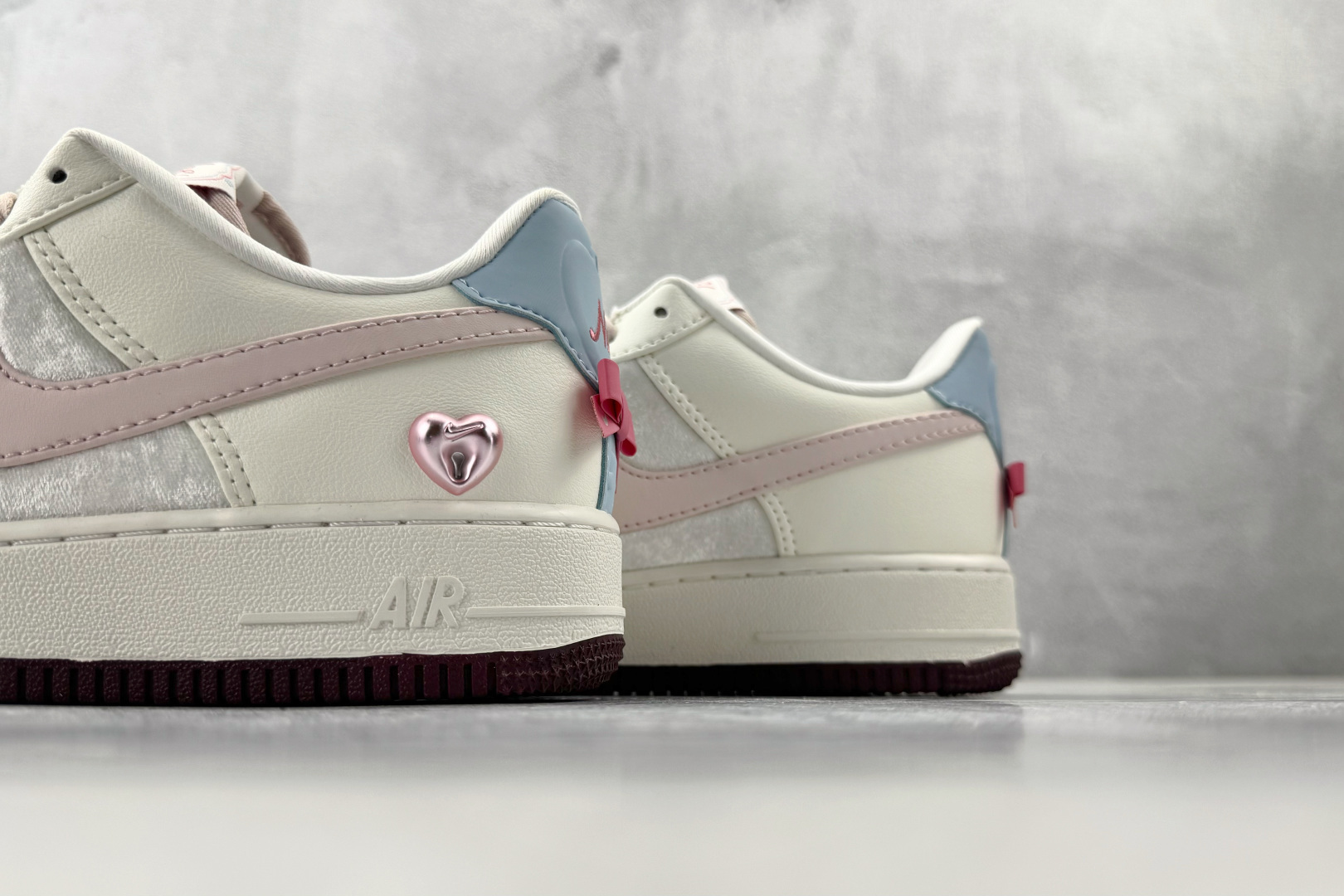 口碑之作 Nike Air Force 1 '07 ”Valentine’s Day” 情人节限定情侣款 白粉色 IQ4937-161 口碑之作 Nike Air Force 1 '07 ”Valentine’s Day” 情人节限定情侣款 白粉色 IQ4937-161