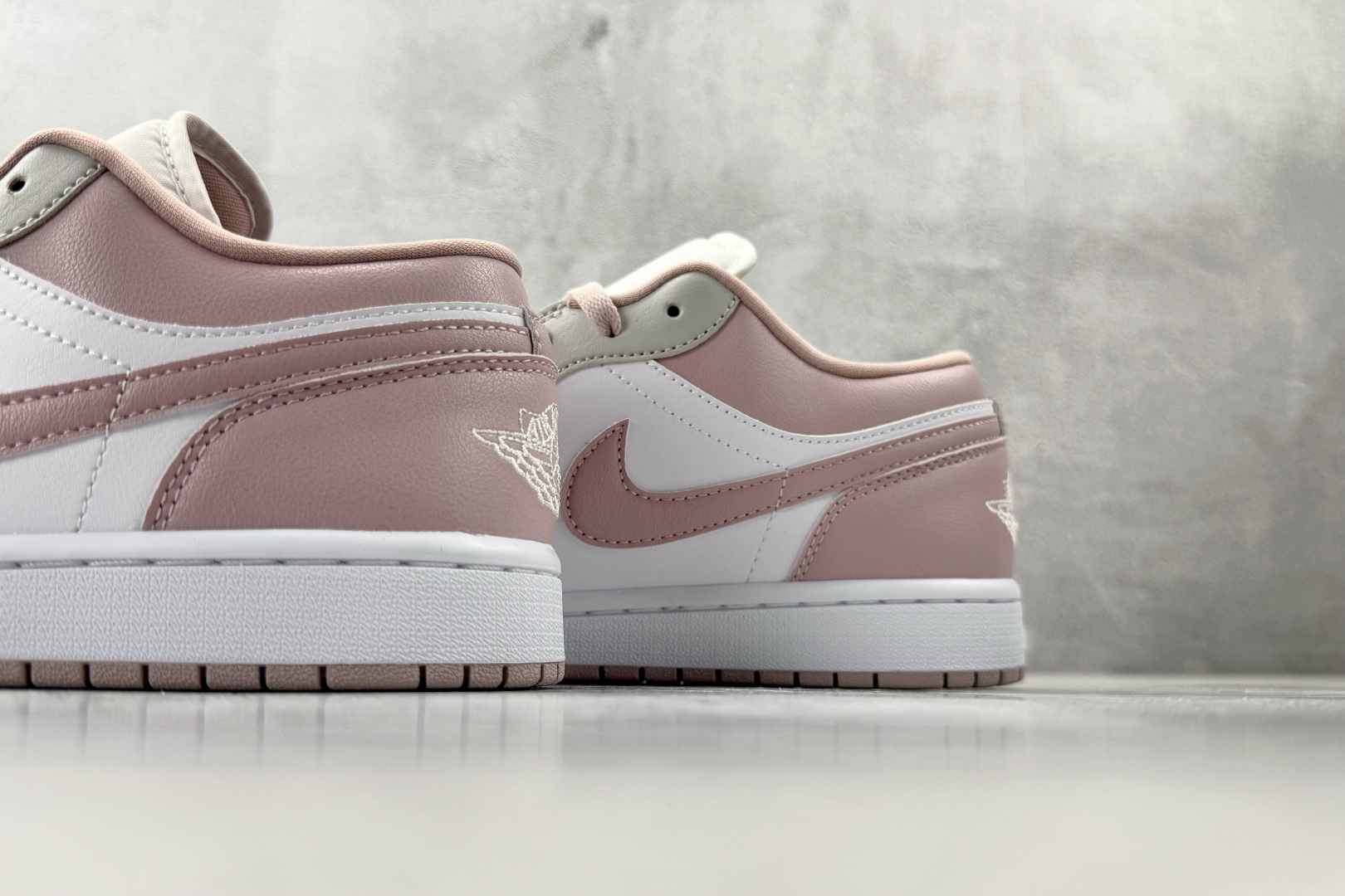 外贸批次 Jordan Air Jordan 1 粉白 DC0774-606 外贸批次 Jordan Air Jordan 1 粉白 DC0774-606