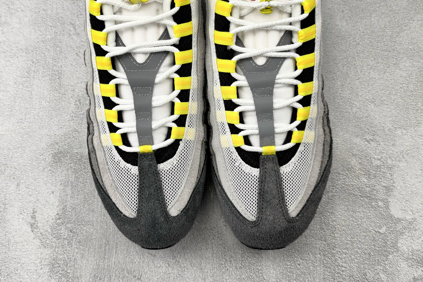 口碑神作 UNDEFEATED × Nike Air Max 95 SP 上海限定 灰黄 IB4523-002