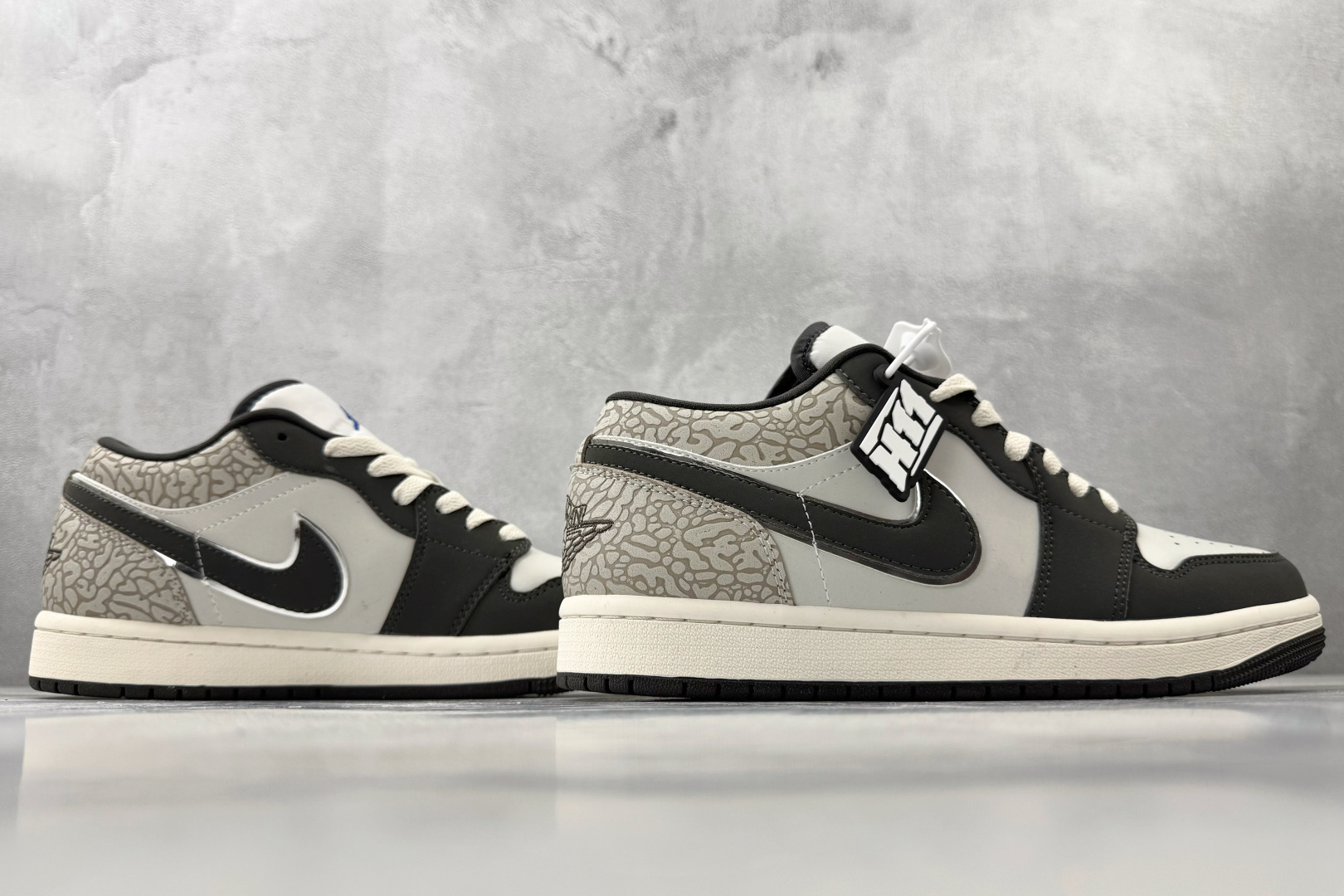 平台爆款 Jordan Air Jordan 1 帆白宝蓝 IU2268-100 平台爆款 Jordan Air Jordan 1 帆白宝蓝 IU2268-100