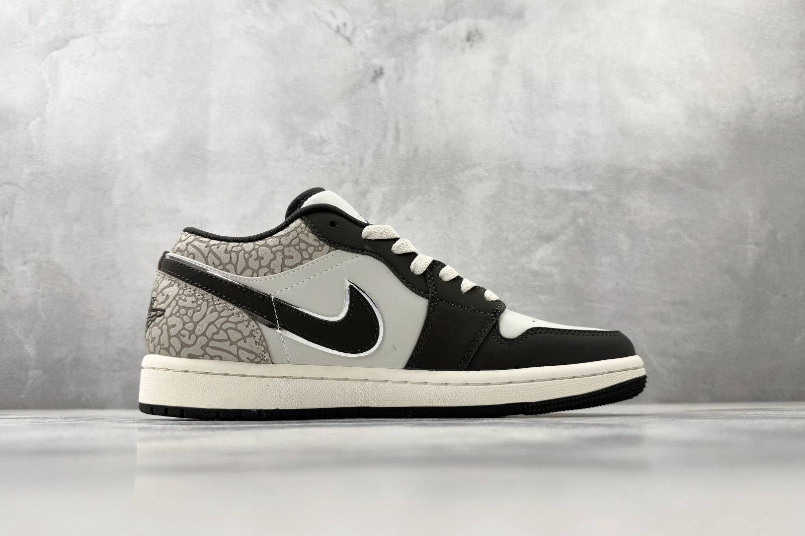 平台爆款 Jordan Air Jordan 1 帆白宝蓝 IU2268-100 平台爆款 Jordan Air Jordan 1 帆白宝蓝 IU2268-100