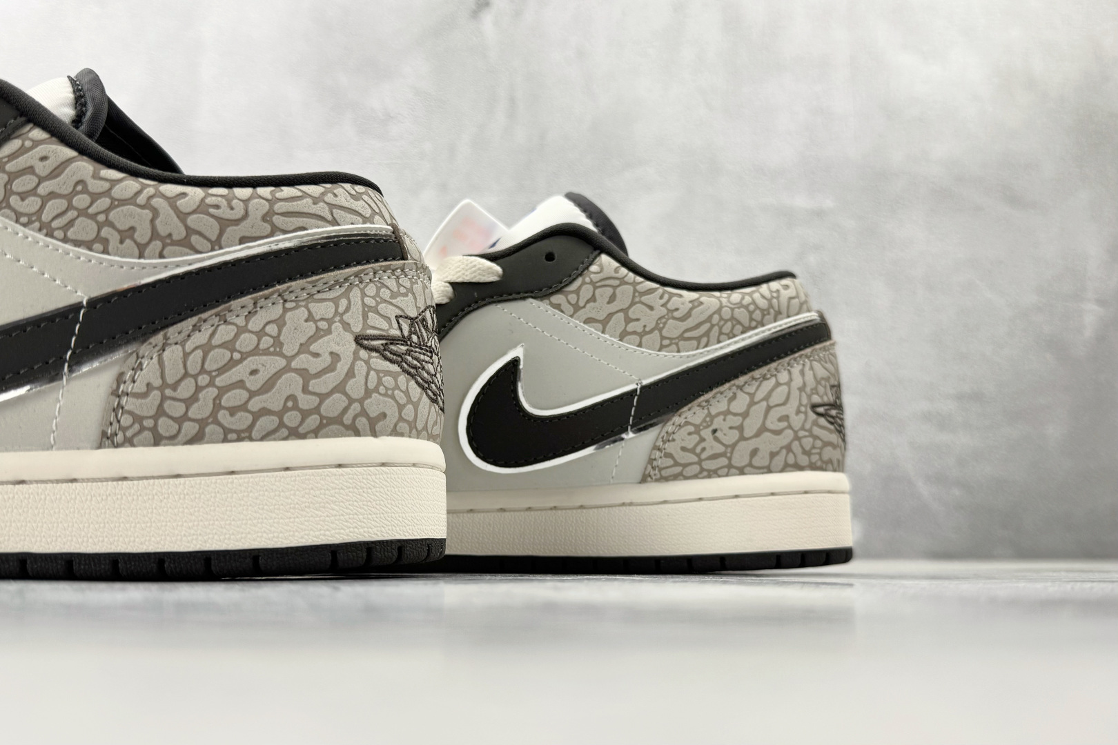 平台爆款 Jordan Air Jordan 1 帆白宝蓝 IU2268-100 平台爆款 Jordan Air Jordan 1 帆白宝蓝 IU2268-100