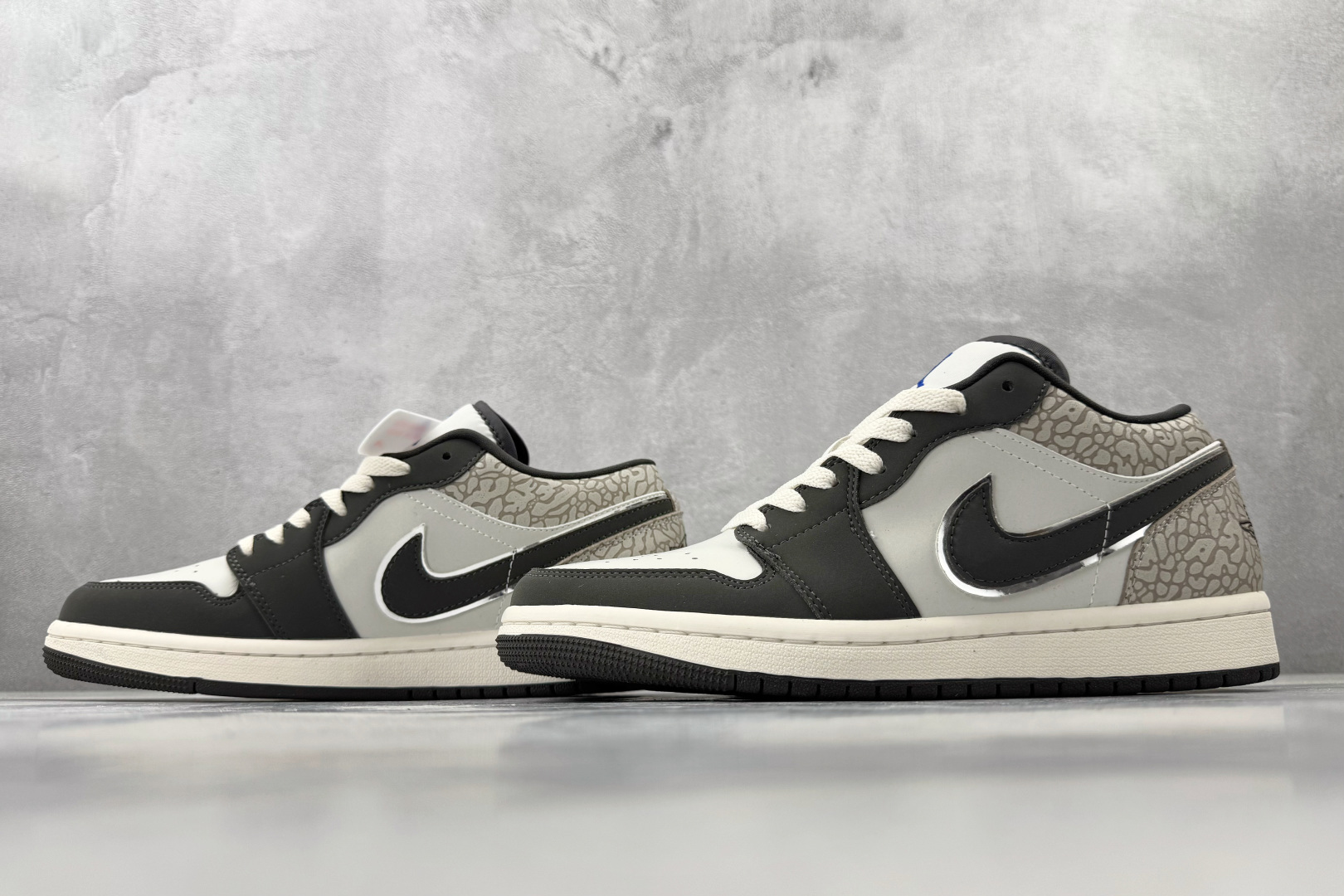 平台爆款 Jordan Air Jordan 1 帆白宝蓝 IU2268-100 平台爆款 Jordan Air Jordan 1 帆白宝蓝 IU2268-100
