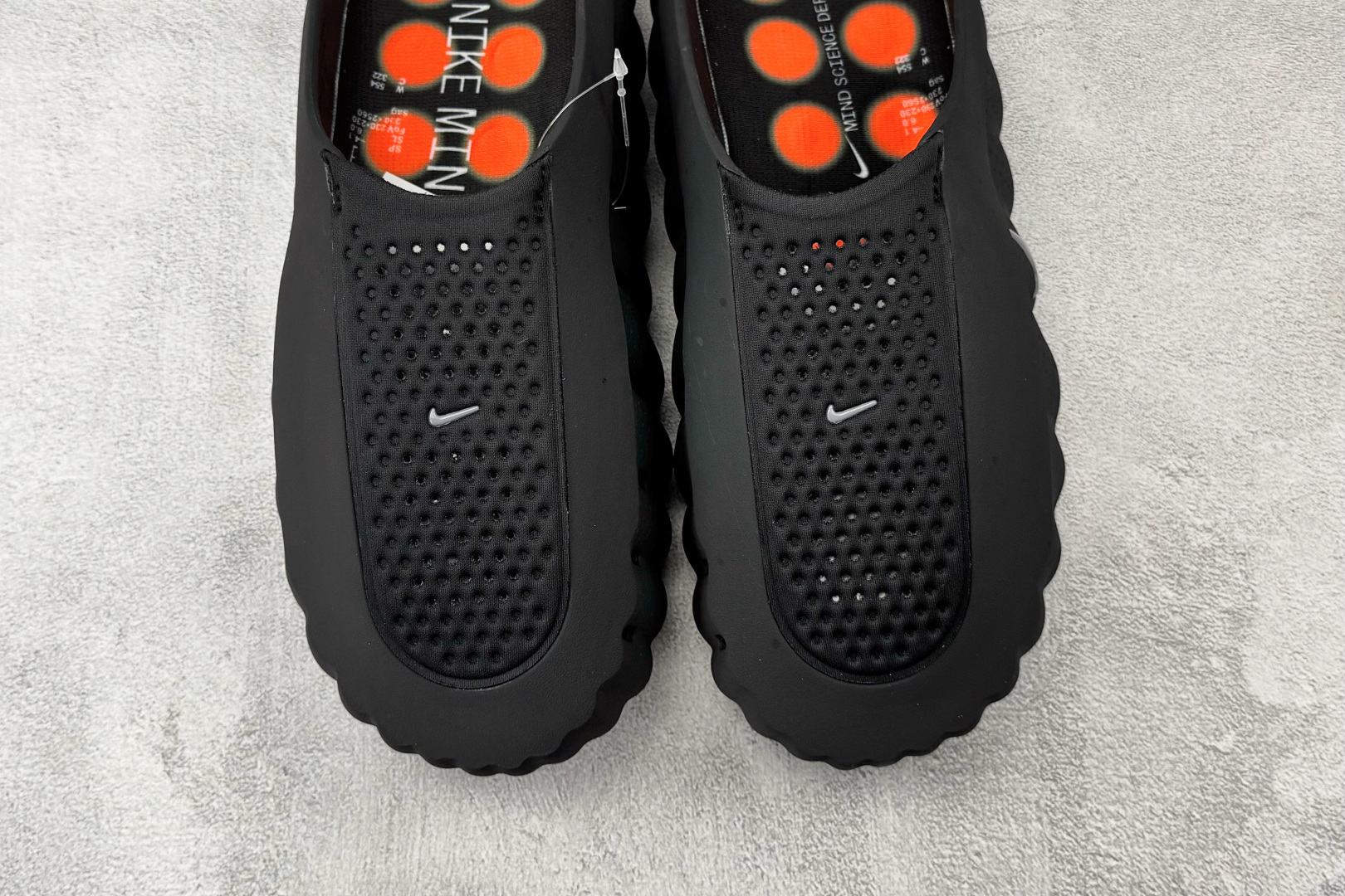 老 PK Nike Mind 001 黑色货号：HQ4307-001尺码：36 36.5 37 38.5