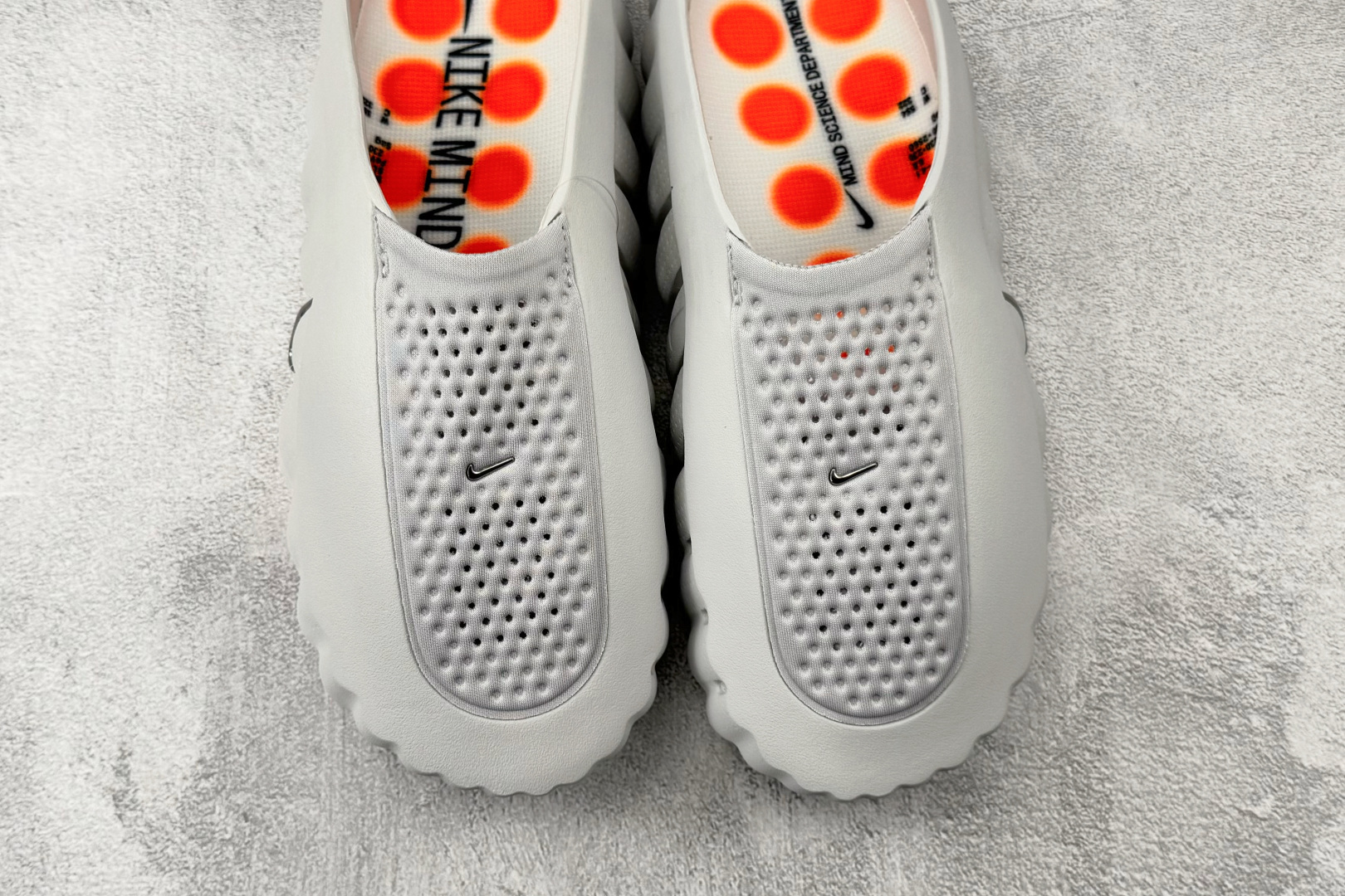 老 PK Nike Mind 001 灰色货号：HQ4307-003尺码：36 36.5 37 38.5