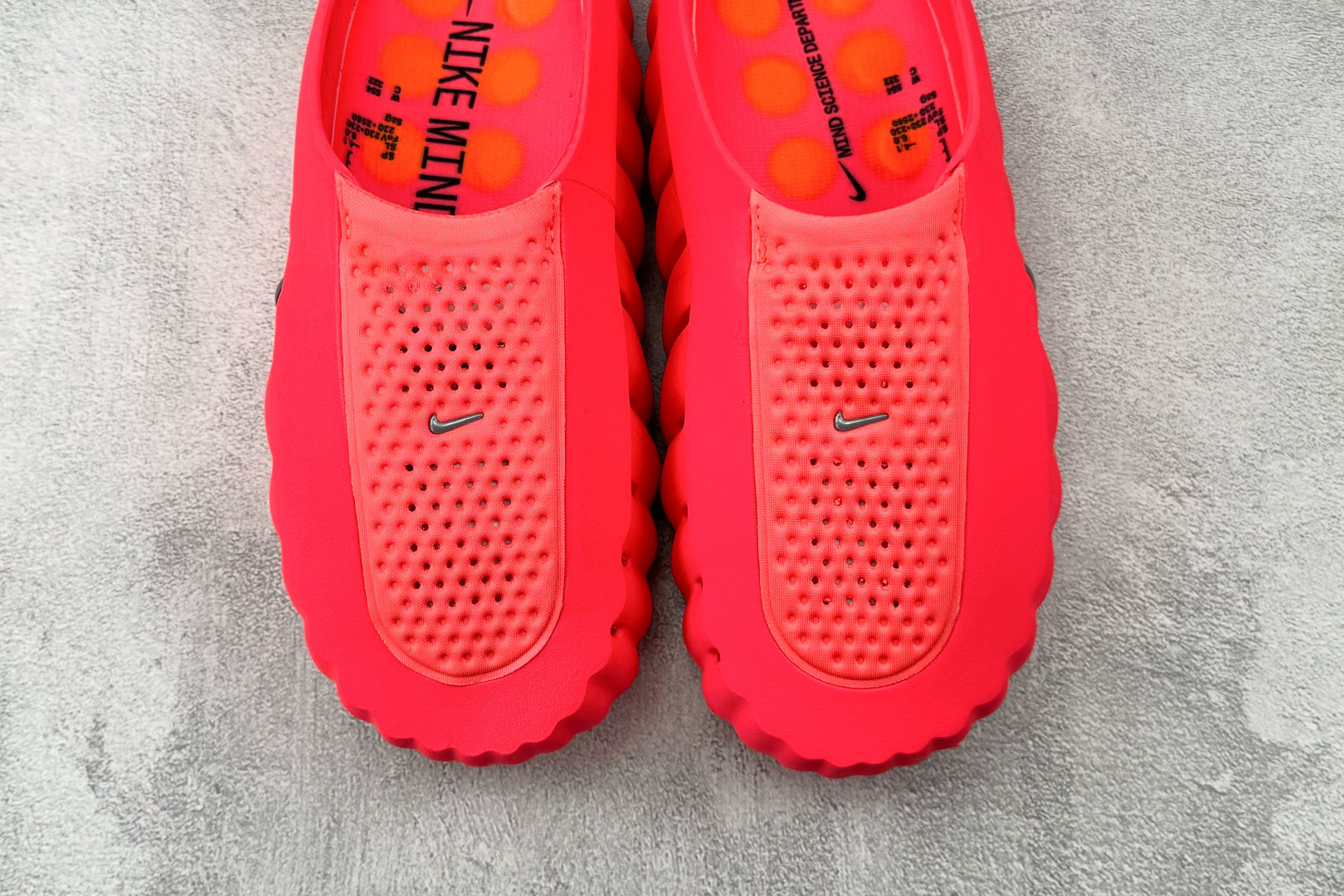老 PK Nike Mind 001 红色货号：HQ4307-600尺码：36 36.5 37 38.5