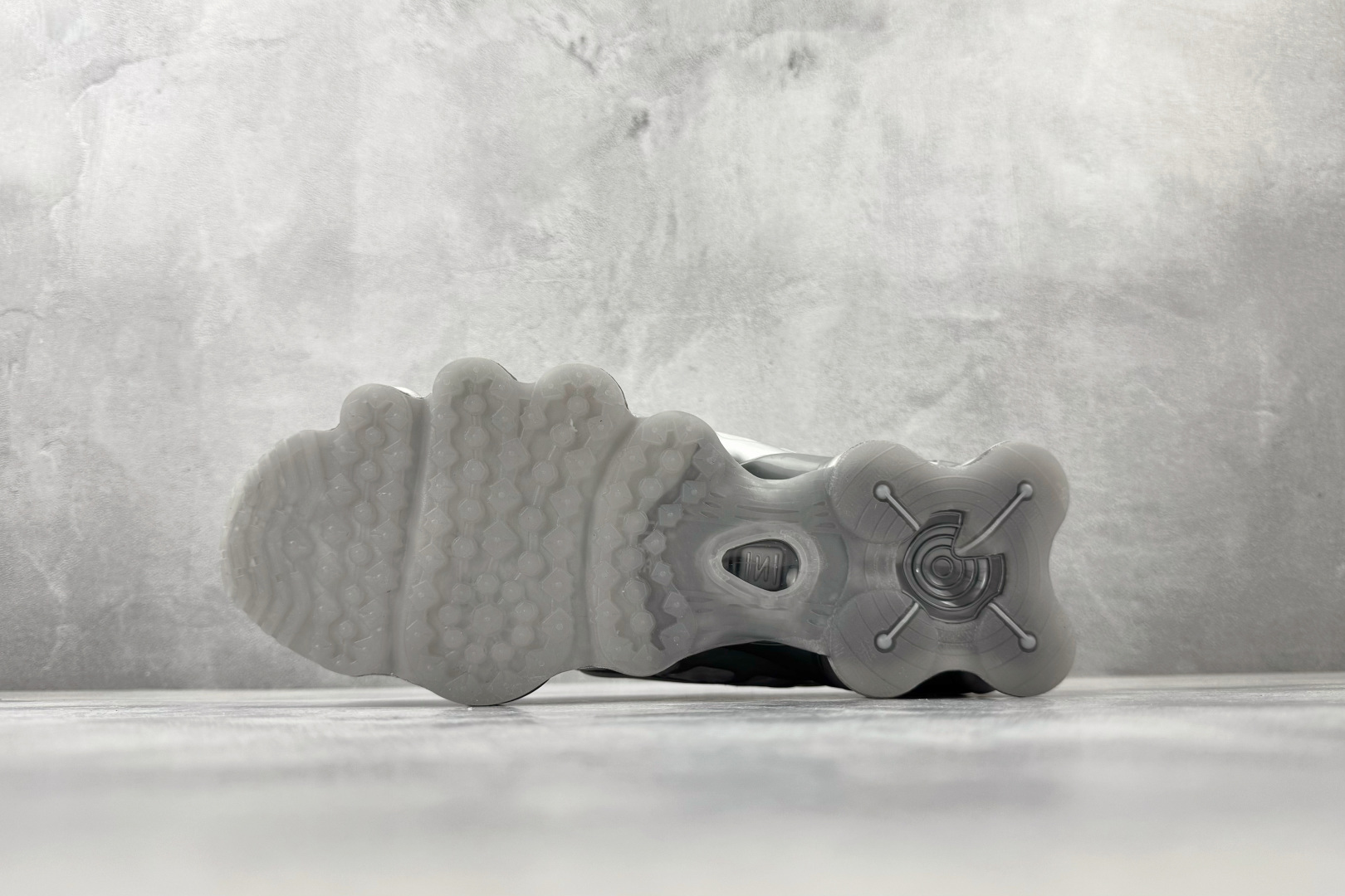 原版开发 Nike ShTL 系列 银色 AR3566-003