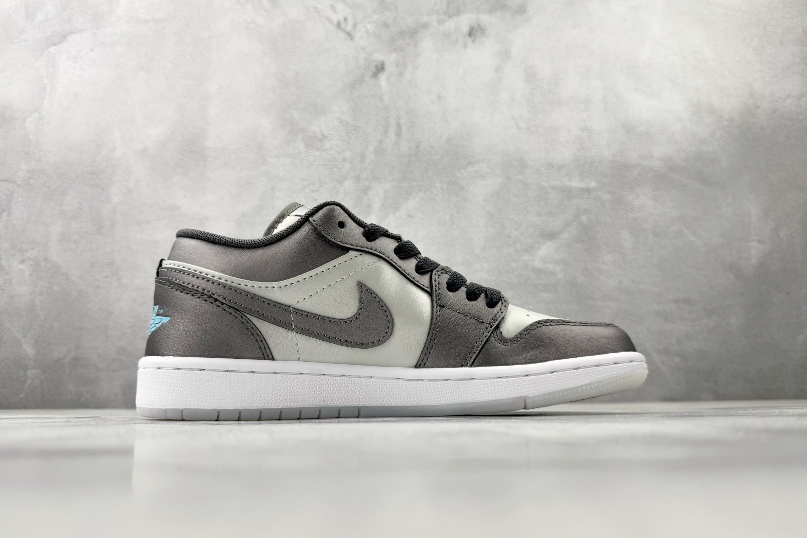 平台爆款 Jordan Air Jordan 1 银灰 HV4398-014 平台爆款 Jordan Air Jordan 1 银灰 HV4398-014