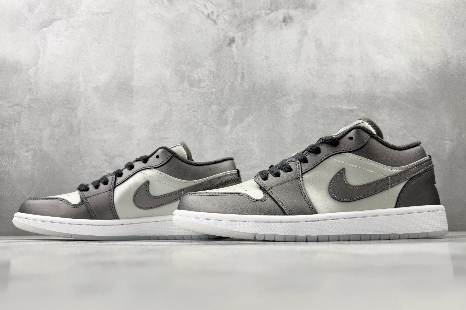 平台爆款 Jordan Air Jordan 1 银灰 HV4398-014 平台爆款 Jordan Air Jordan 1 银灰 HV4398-014