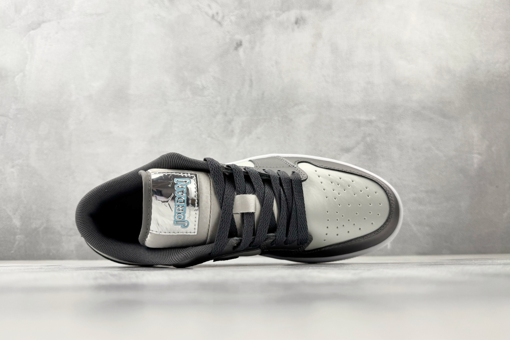 平台爆款 Jordan Air Jordan 1 银灰 HV4398-014 平台爆款 Jordan Air Jordan 1 银灰 HV4398-014