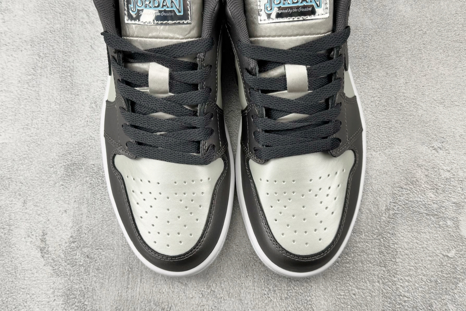 平台爆款 Jordan Air Jordan 1 银灰 HV4398-014 平台爆款 Jordan Air Jordan 1 银灰 HV4398-014