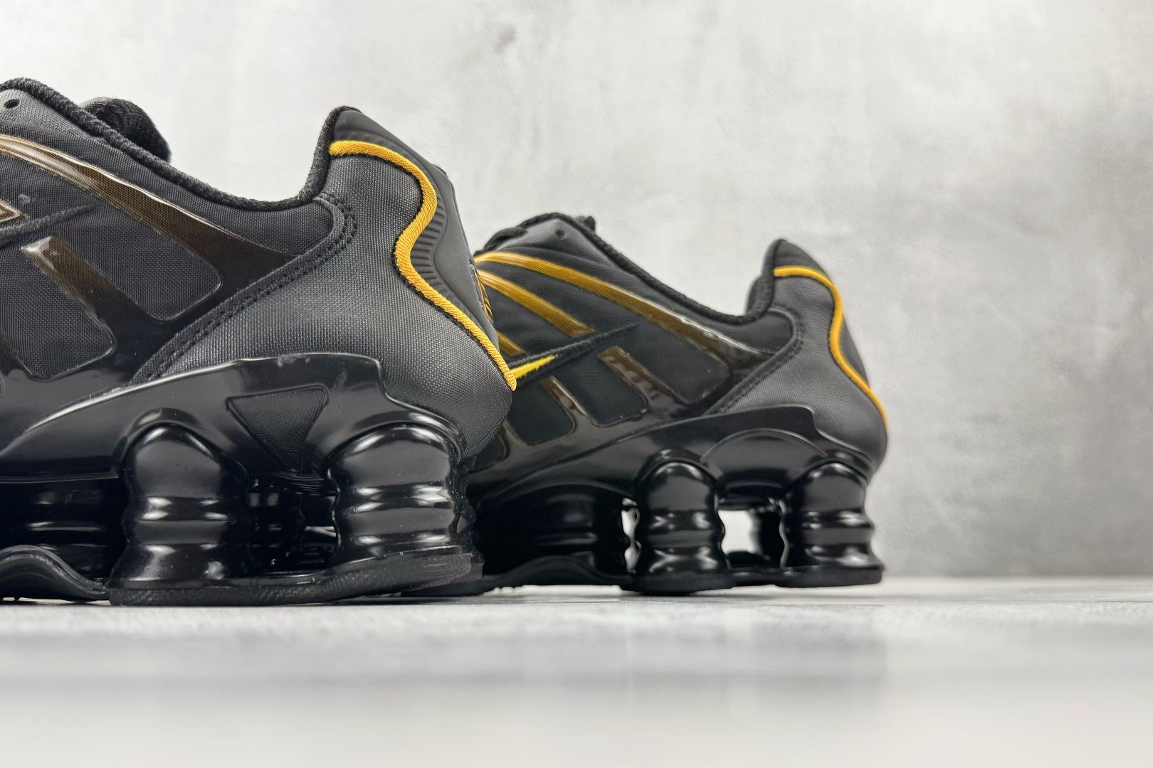 MAX 原版开发 Nike × NFL Shox TL系列 黑金货号：AV3595-013尺码：39 4