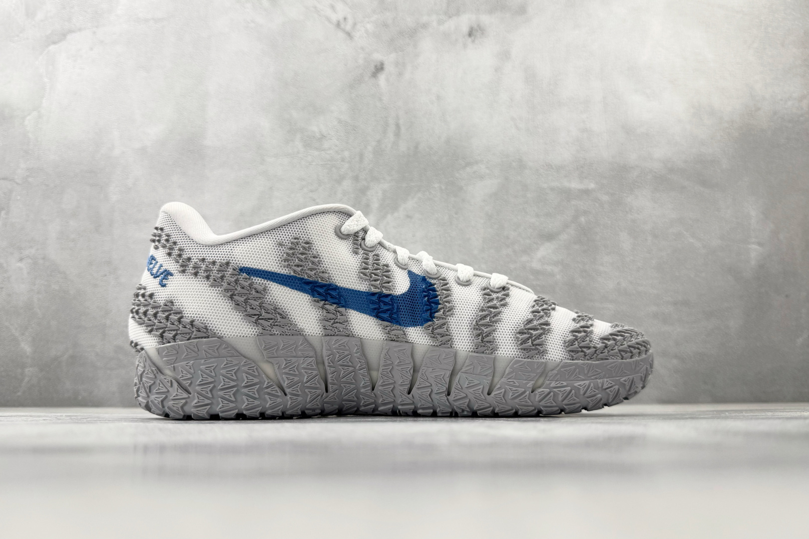 OX Nike Ja 3 莫兰特三代 灰白货号：HF2794-100尺码：36 36.5 37.5 38