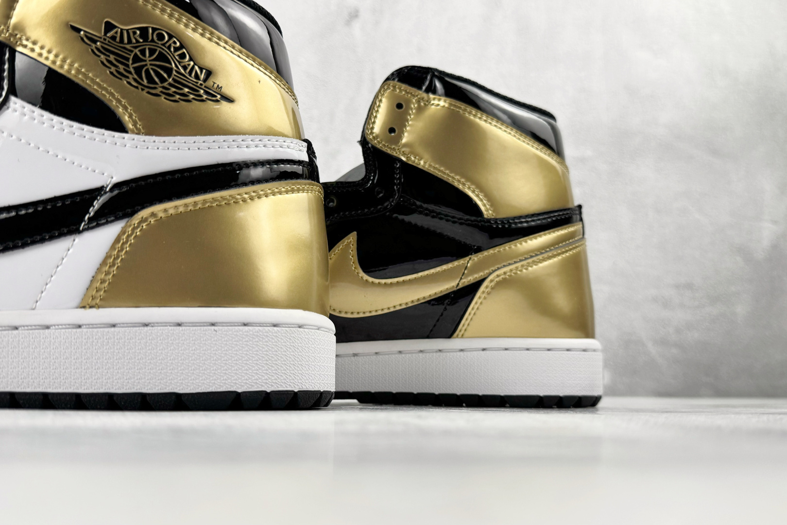平台爆款 Jordan Air Jordan 1 High Golf “Gold Toe”黑白金 DQ0660-002 平台爆款 Jordan Air Jordan 1 High Golf “Gold Toe”黑白金 DQ0660-002