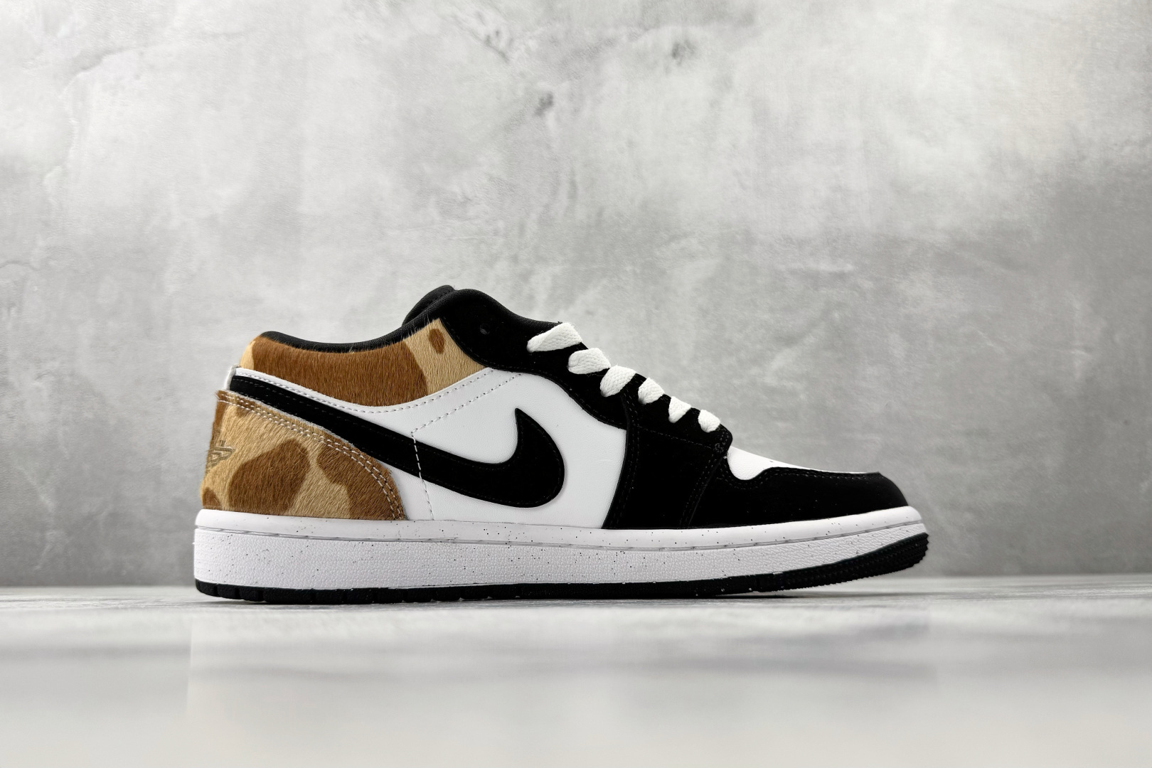 平台爆款 Jordan Air Jordan 1 low 黑白 IX8740-101