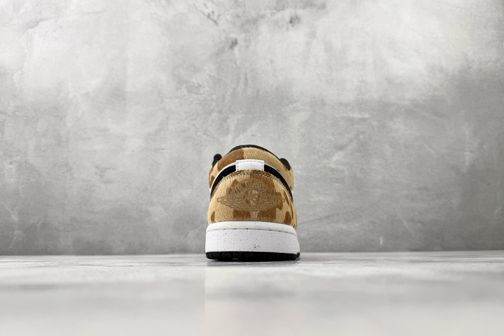 平台爆款 Jordan Air Jordan 1 low 黑白 IX8740-101