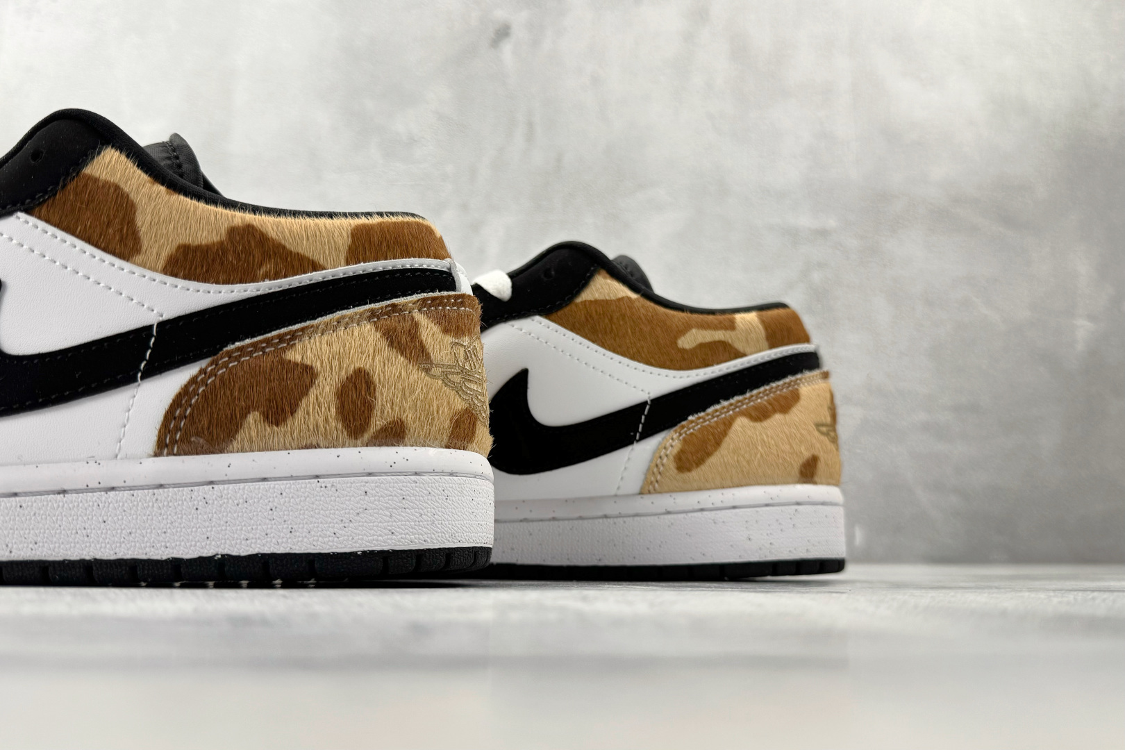 平台爆款 Jordan Air Jordan 1 low 黑白 IX8740-101