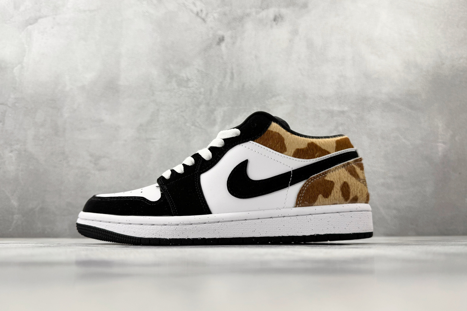 平台爆款 Jordan Air Jordan 1 low 黑白 IX8740-101