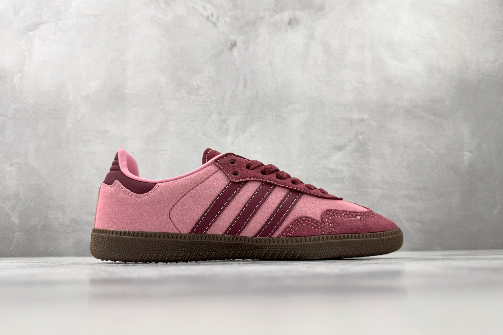 出口订单 adidas originals SAMBA Valentine's Day 情人节限定款 粉色 IH6704 出口订单 adidas originals SAMBA Valentine's Day 情人节限定款 粉色 IH6704