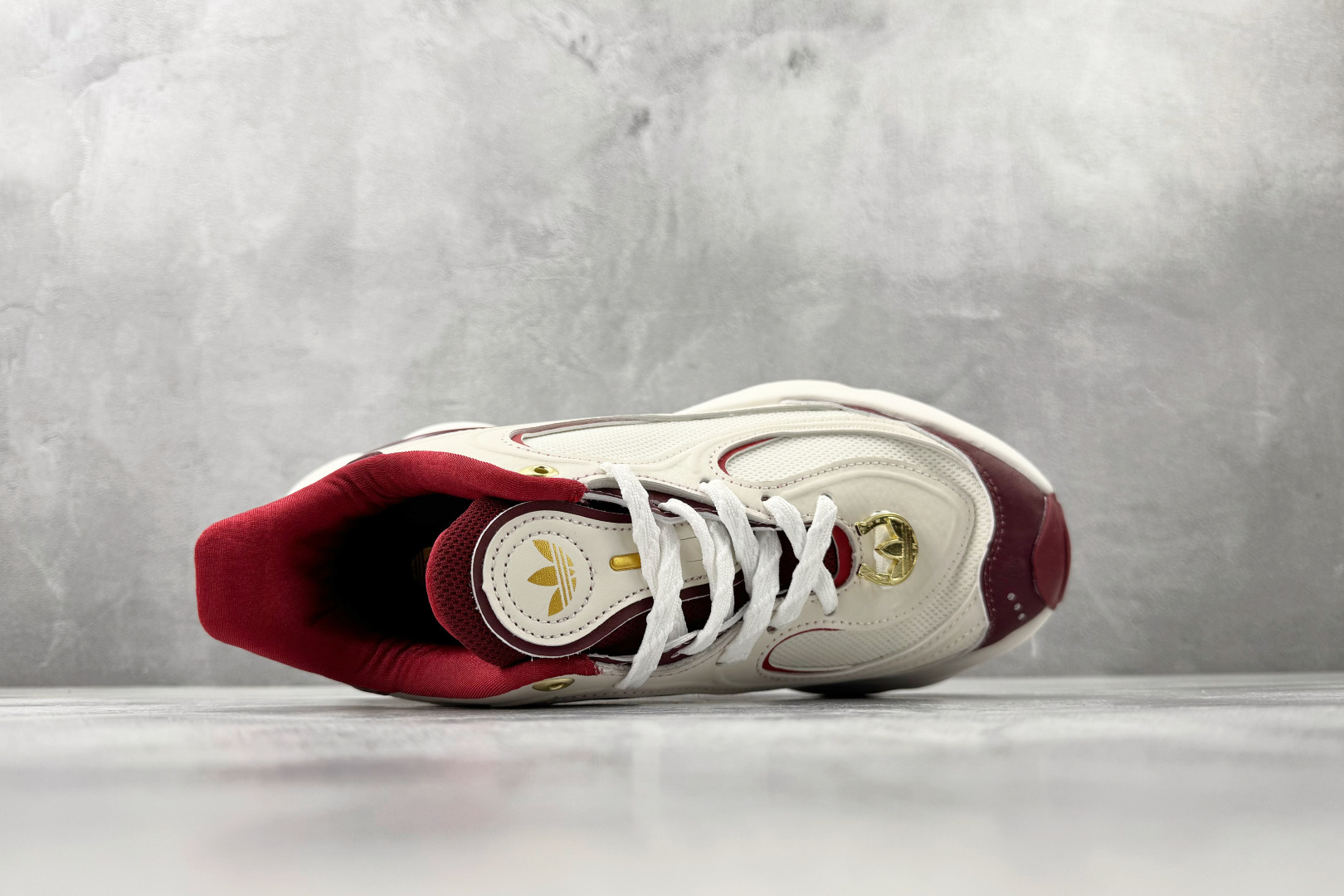 出口订单 adidas originals Ozvenuz CNY马年限定新年款 白色 KI2801 出口订单 adidas originals Ozvenuz CNY马年限定新年款 白色 KI2801